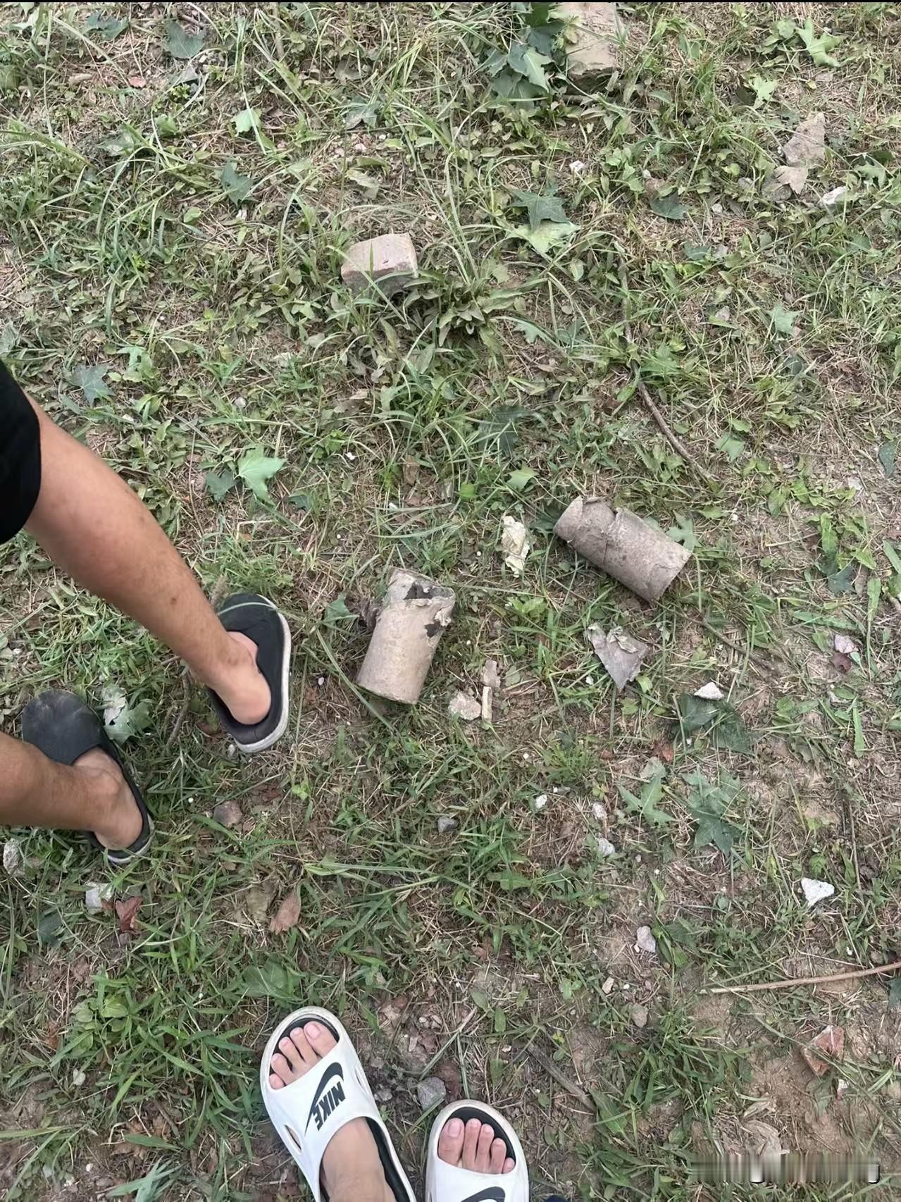 这种炮仗被人用来炸鱼，俗称鱼雷、超级麻雷子等，它的威力巨大，足够数量的话，是足以