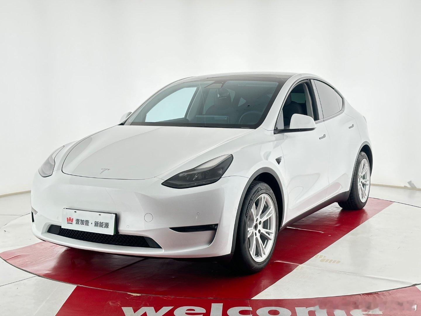 特斯拉modelY：13.X万​ 2021款 标准续航后驱版​2021年八万多公
