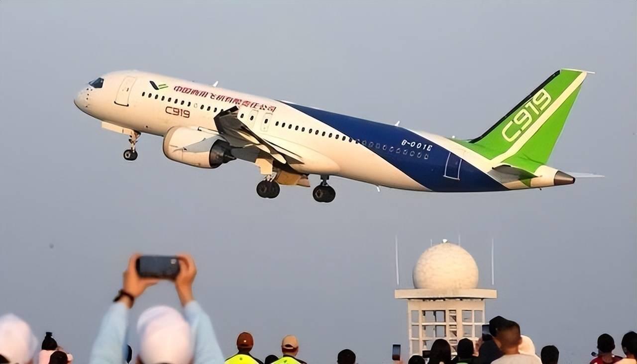 欧洲飞行员亲试C919，给出8个字评价，波音最担心的事还是发生了
最近围绕C91