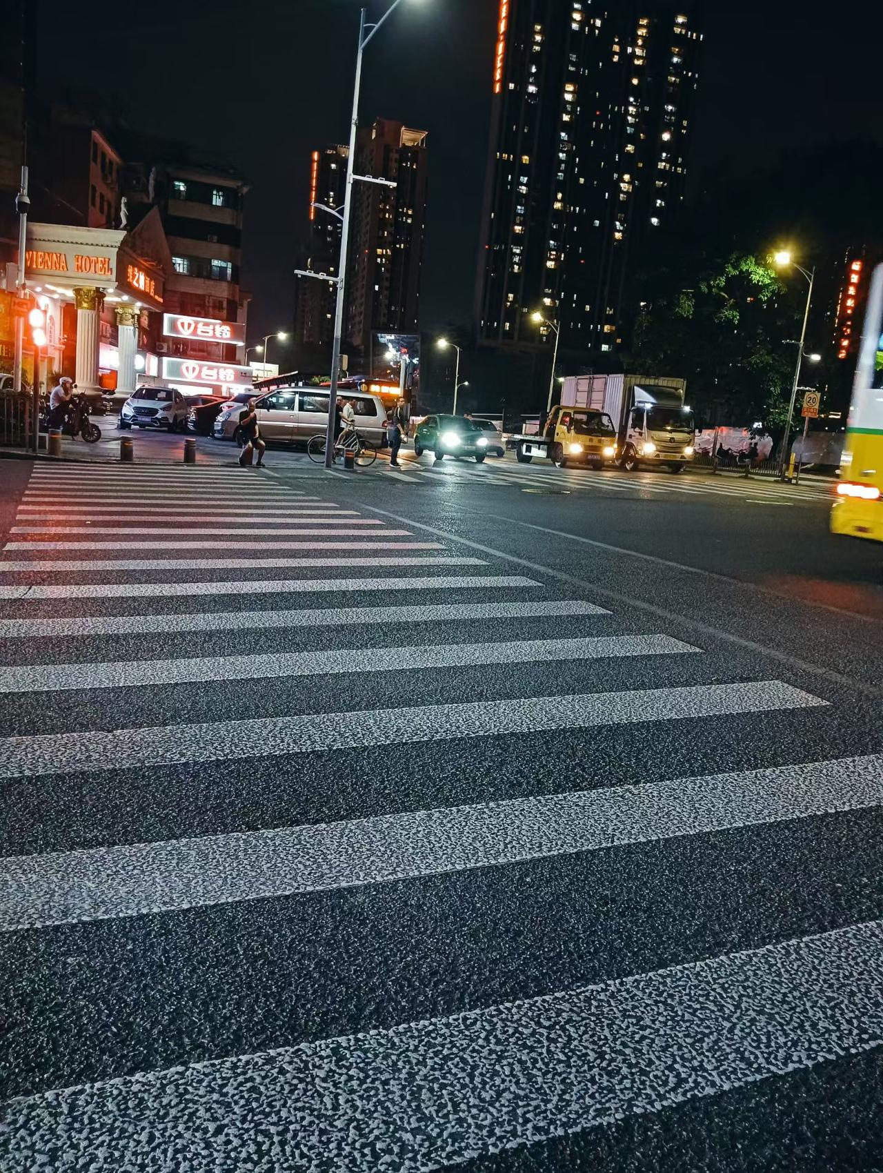 大家好，我是七姐。今天上了10个小时的班。又准备下班了。其实人忙一点反而更好。不