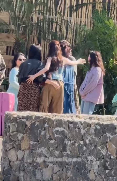 吴宣仪飞行情爱的客栈吴宣仪左手沈月右手秦岚 吴宣仪飞行情爱的客栈，吴宣仪左手沈月