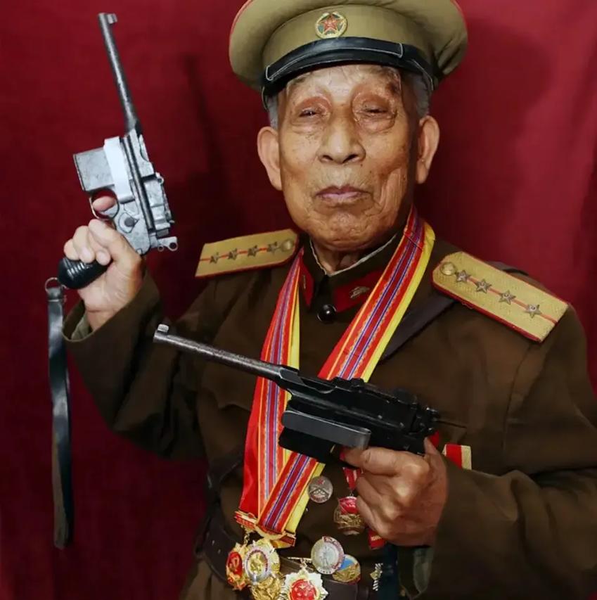 1996年，滕西远私藏两支手枪，民警让他上交，可他却说：“这两支枪，一支是粟裕大