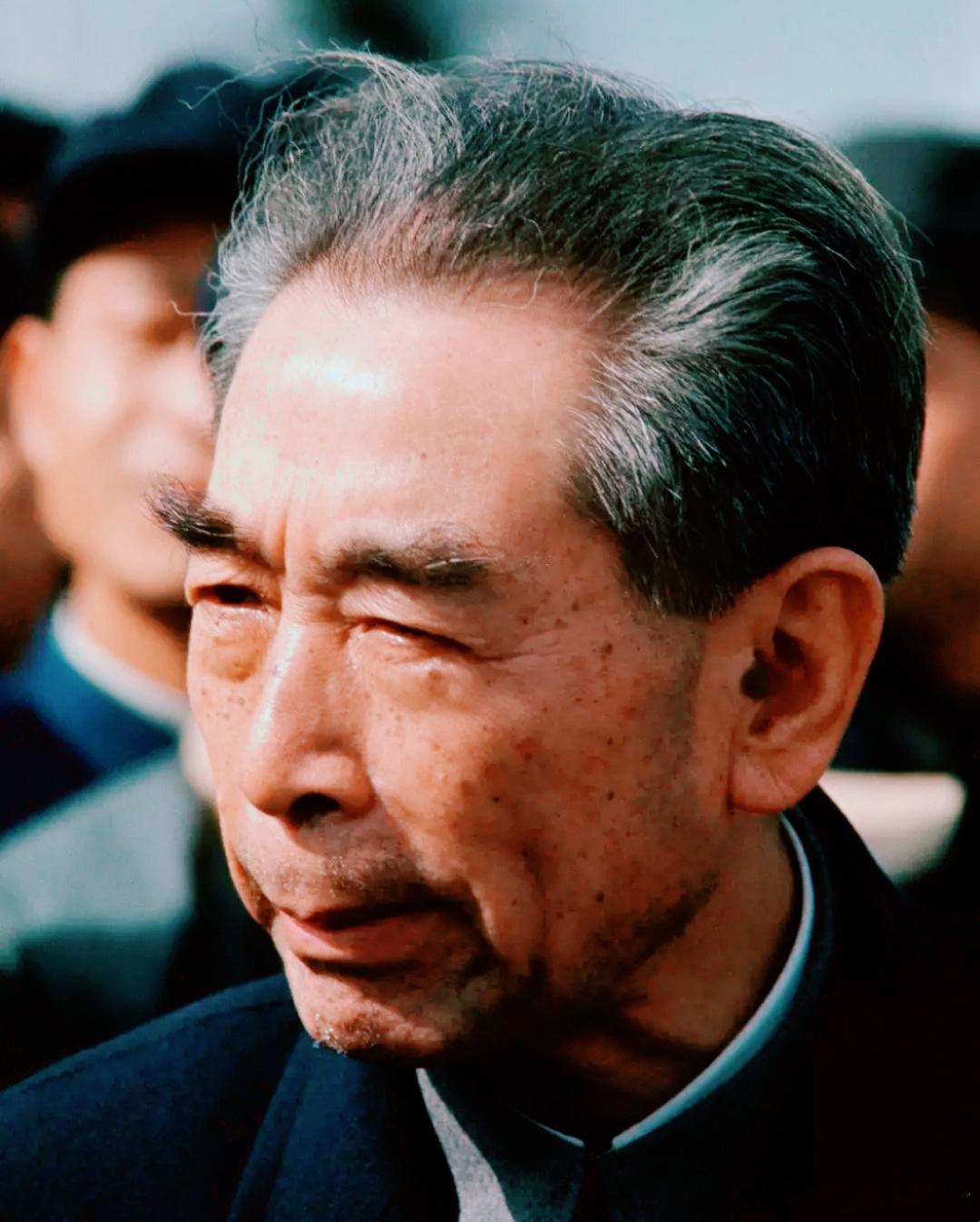鞠躬尽瘁，周总理九个心疼的瞬间！