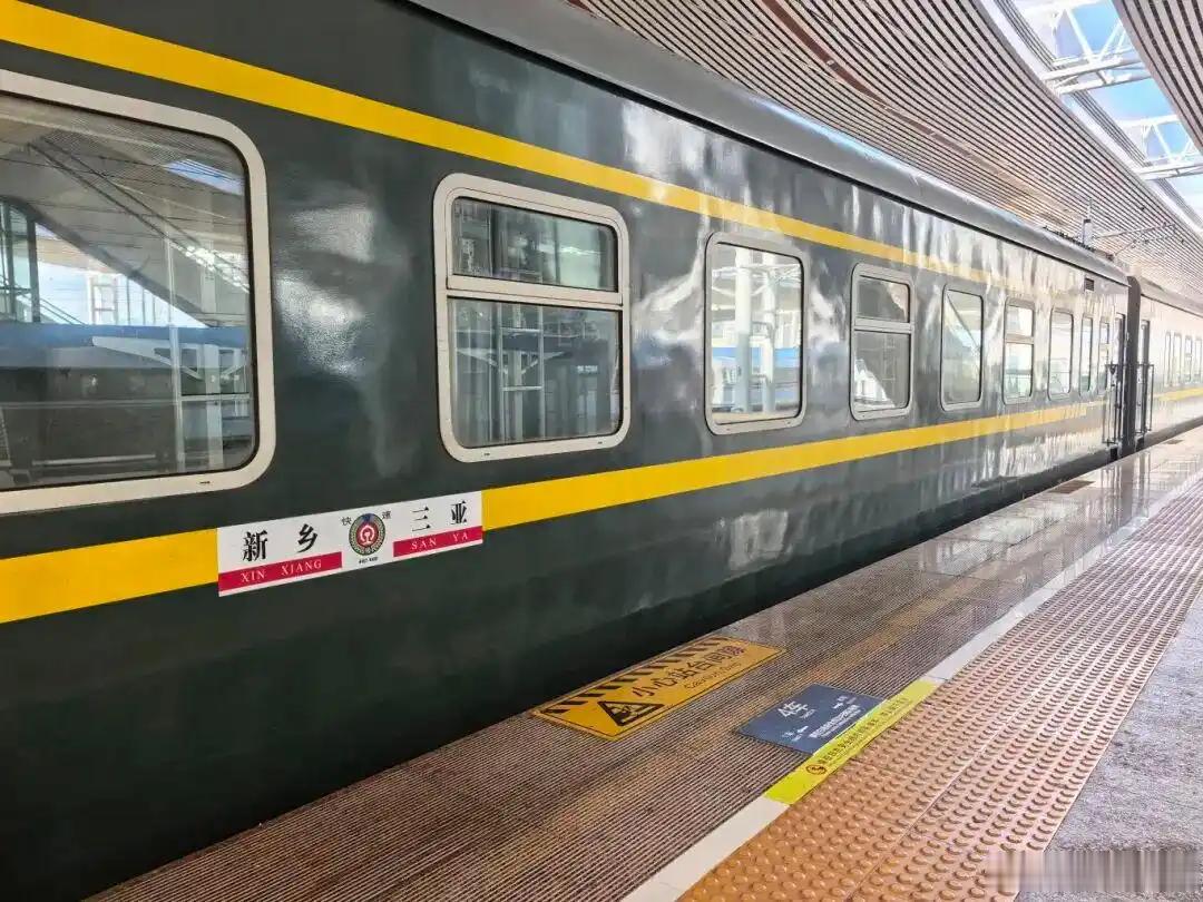 【受降雨影响海南铁路部分进出岛列车临时停运】国铁微闻 受降雨天气影响，海南铁路部