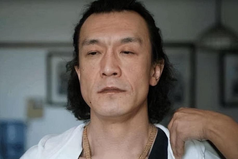 李咏去世6年后，他在医院最后的日子才被公开。
当初骂了他多少句，现在就后悔几分，