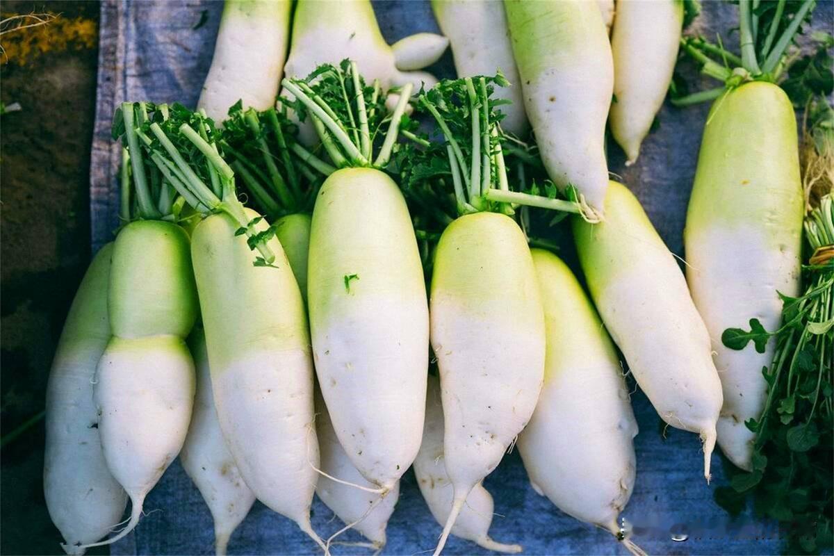 白萝卜好厉害，可惜好多人都不知道！

1.白萝卜加红糖煮水喝，水肿没有了；

2