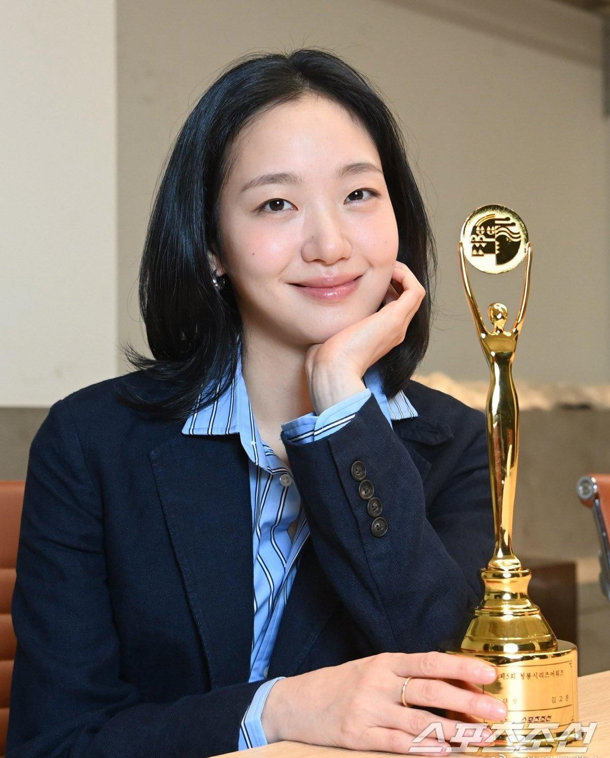 金高银的第5届青龙系列大奖获得大奖的采访🏆
金高银表示：回顾我如今的人生，我觉