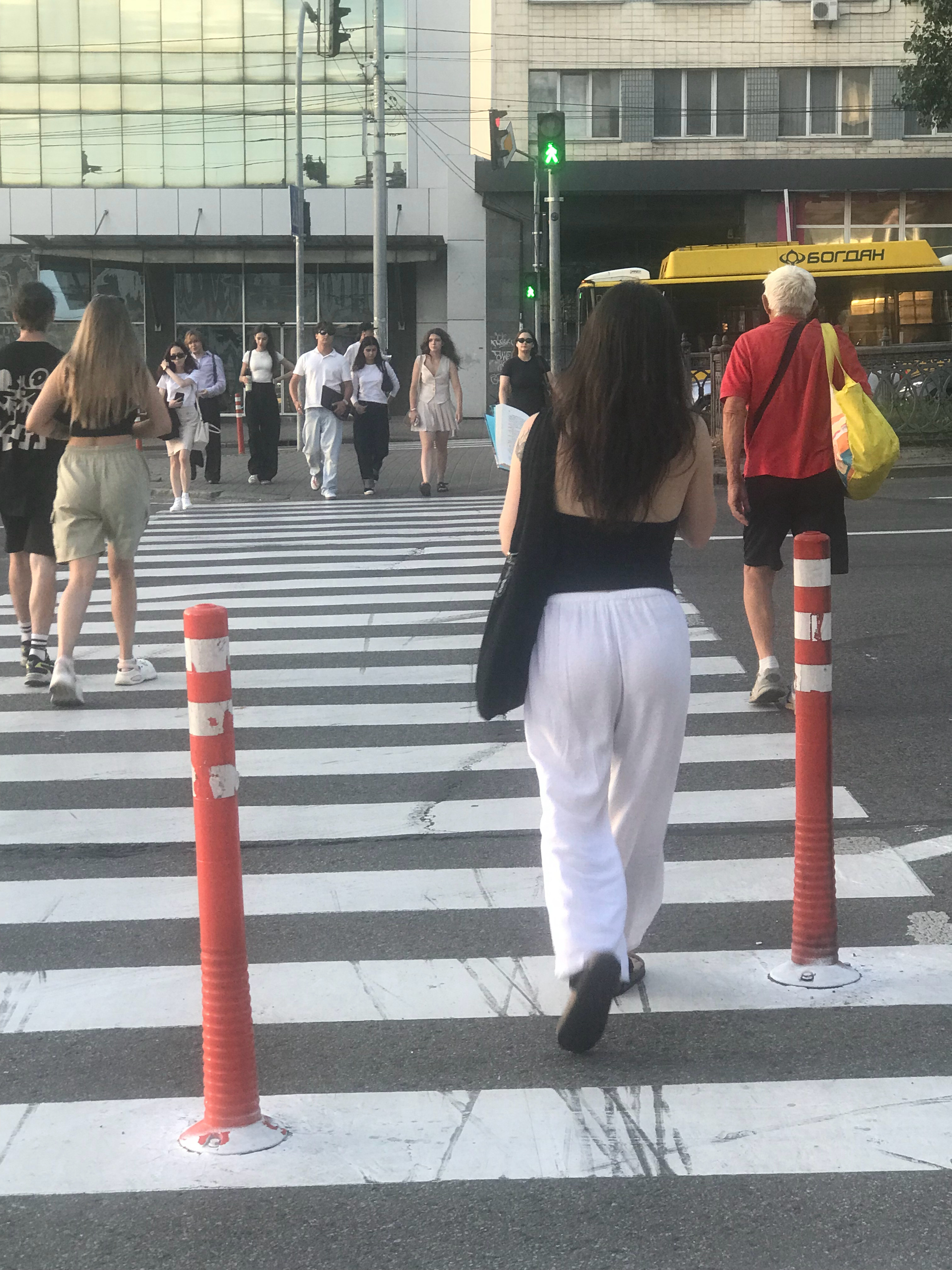 一边走路一边看书 乌克兰·基辅