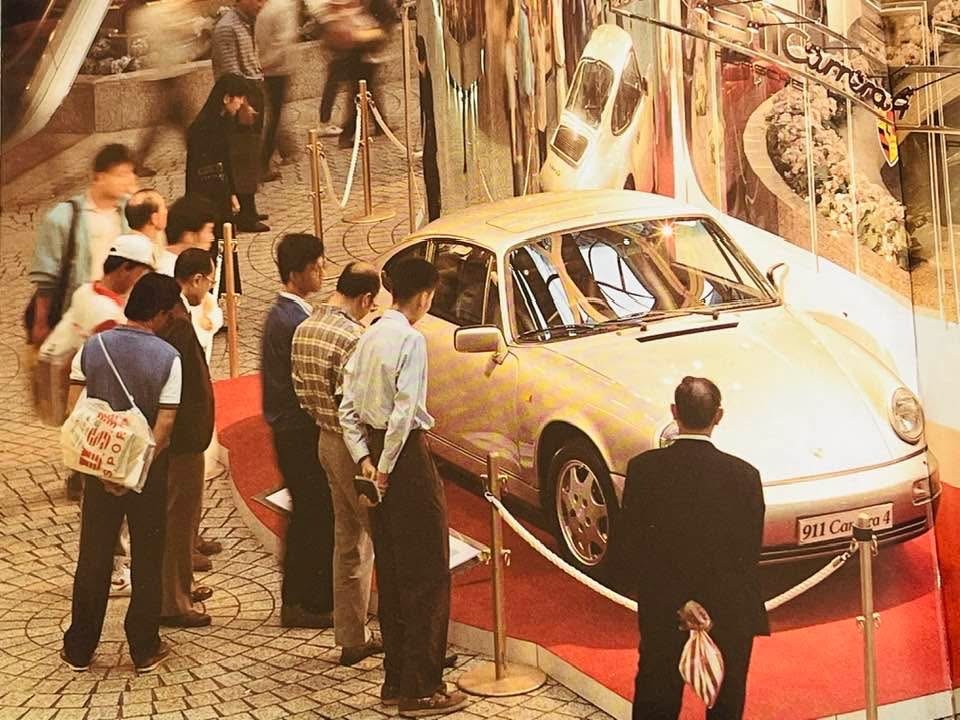 誤清楚系89年定90年，反正35+年前捷成在置地廣場擺車展展示當時保時捷最新最牛