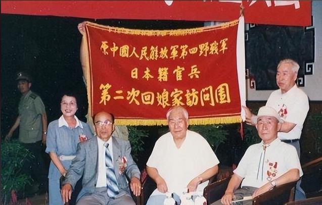 1945年抗战胜利后，东北大地上除了接收日伪遗留的工厂和铁路，还面临着一个十分现