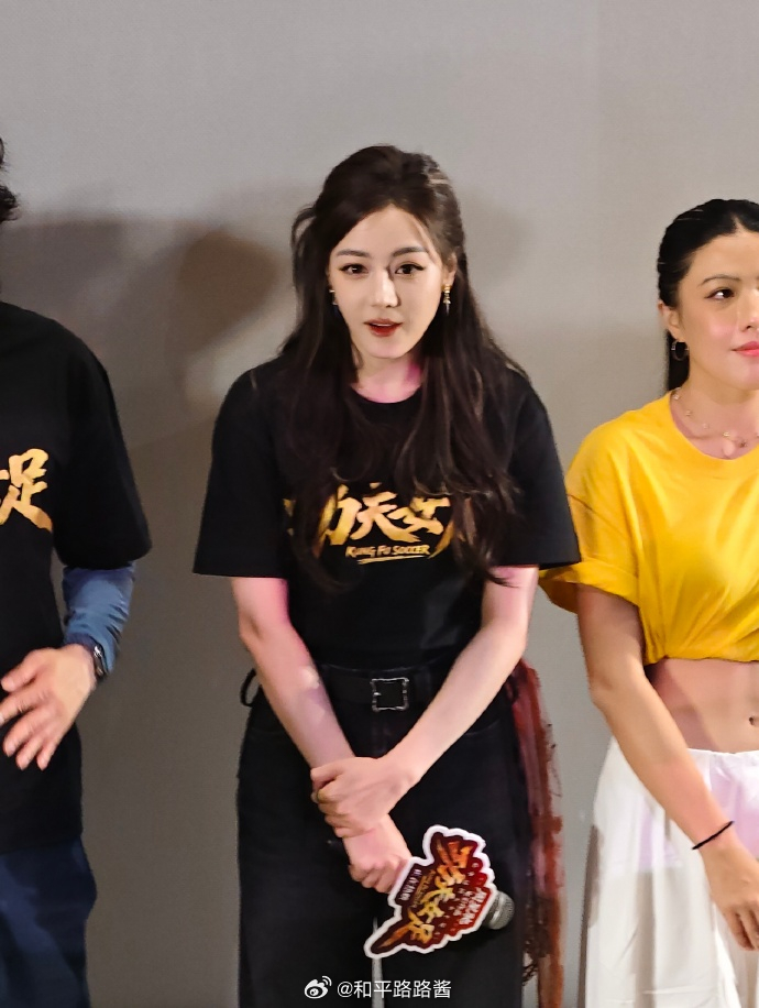 迪丽热巴听到周星驰女儿的表情 迪巴:什么！真的假的！啊！迪丽热巴听到星爷的“女儿