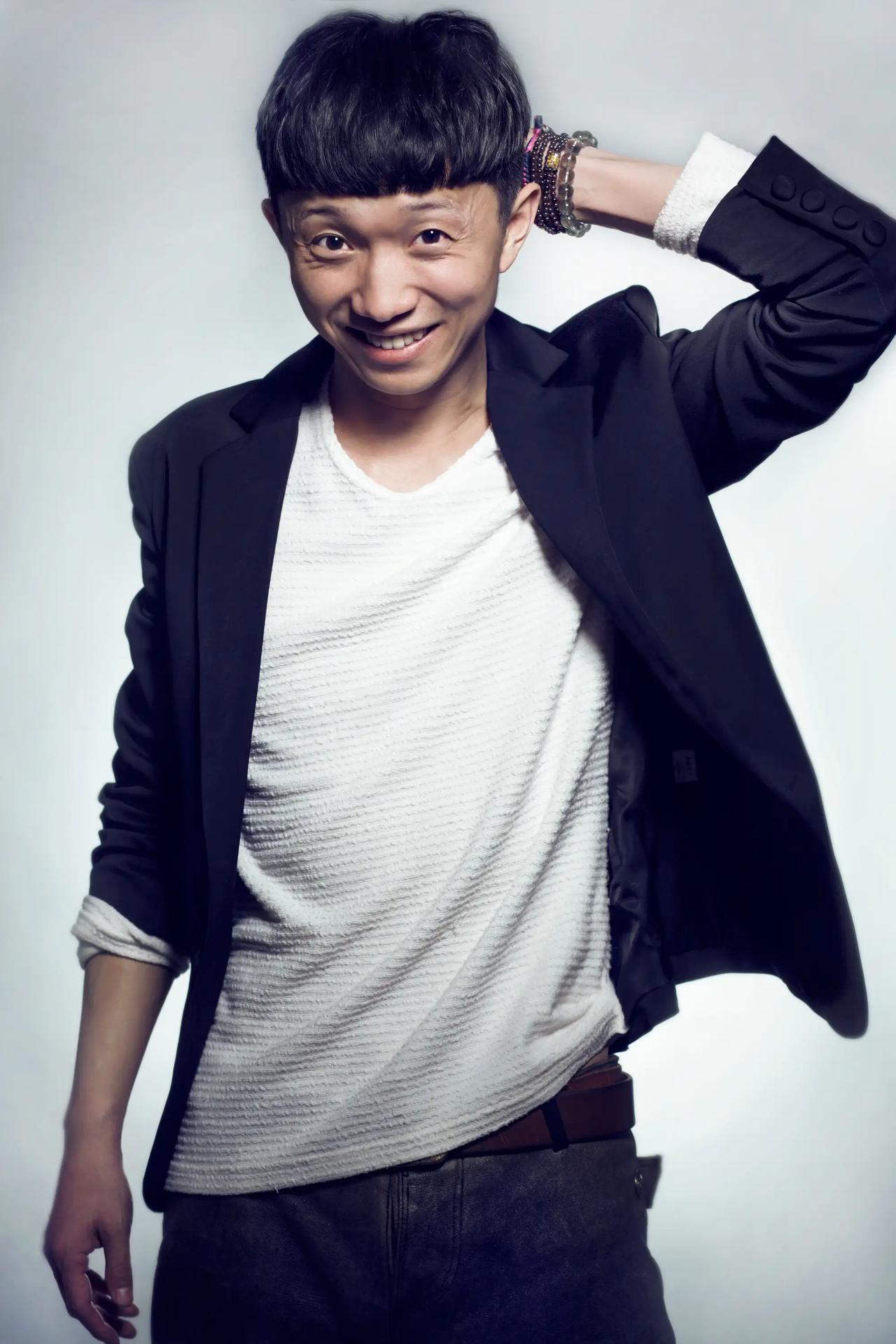 演员，宋家腾说，演《悬崖》对我帮助特别大，剧本好，再一个是真干，有一场枪毙我的戏