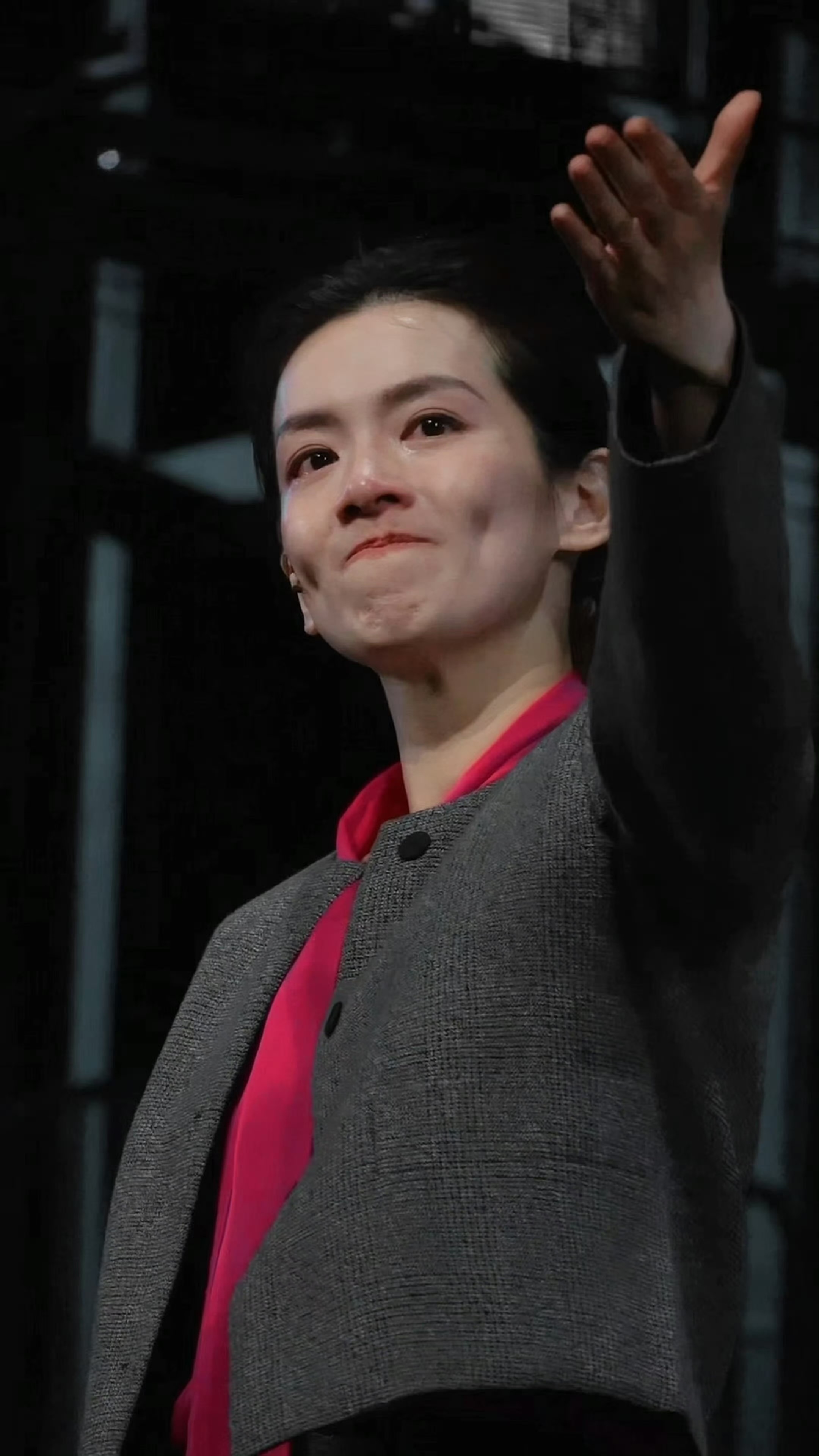 闪动如蝴蝶在双颊那是眼泪吗 