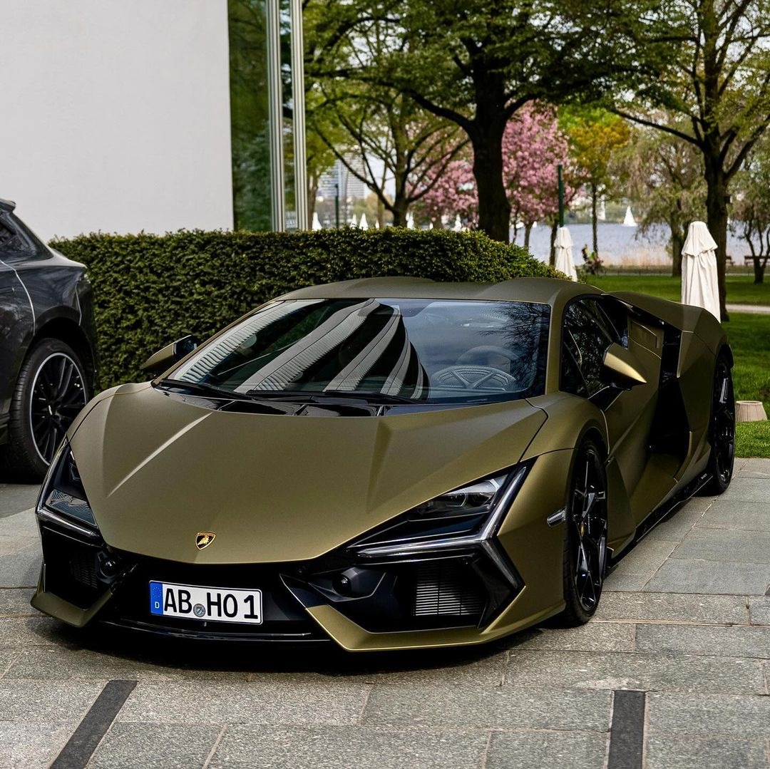 Lamborghini Revuelto.Color : Verde Gea ​