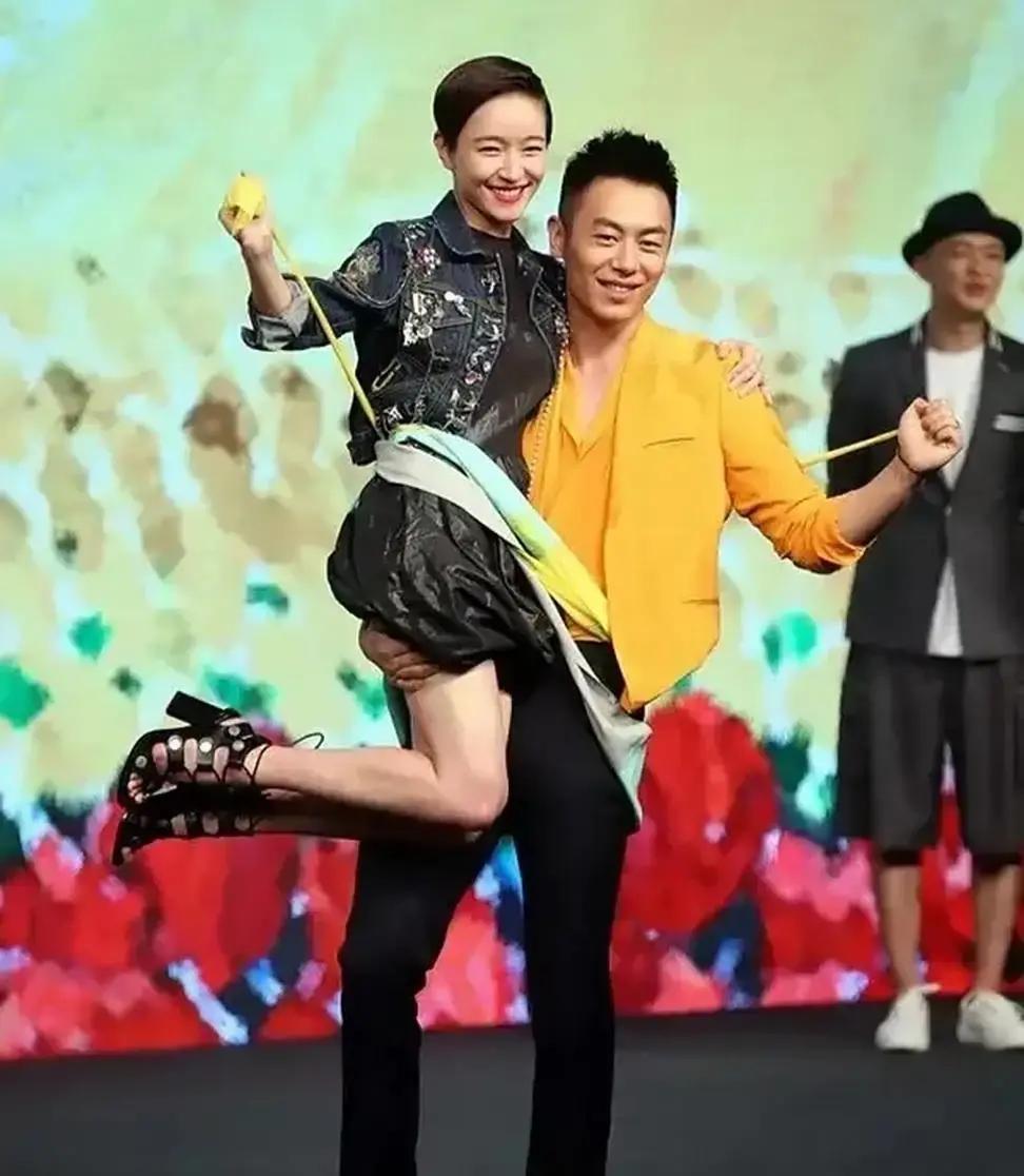 单手举90斤，他比吴京狠
 
朱亚文一把拎起90斤白鹿，现场安静三秒。这动作不靠