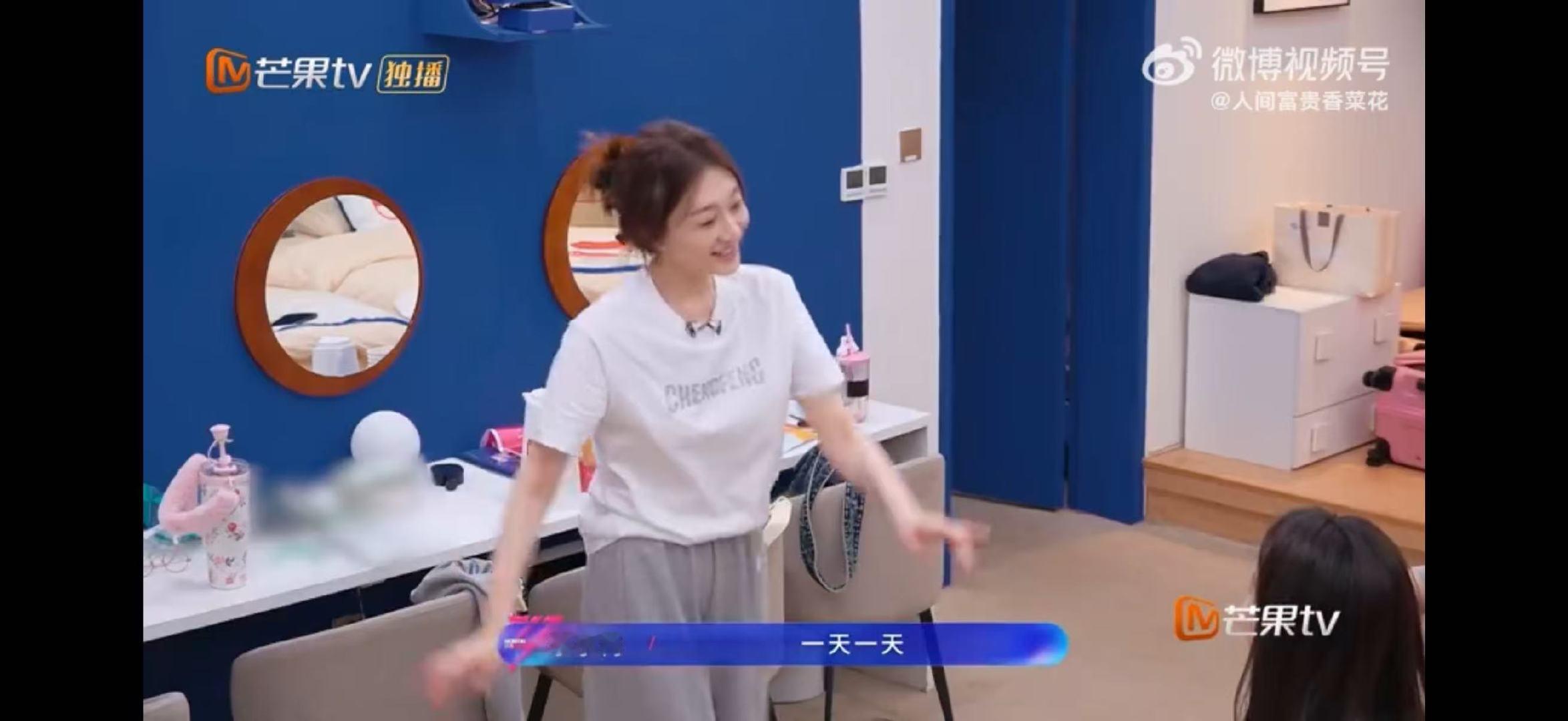 李小冉大家开心李小冉就安心了乘风2026李小冉真的太善良了，满心满眼都是身边人，