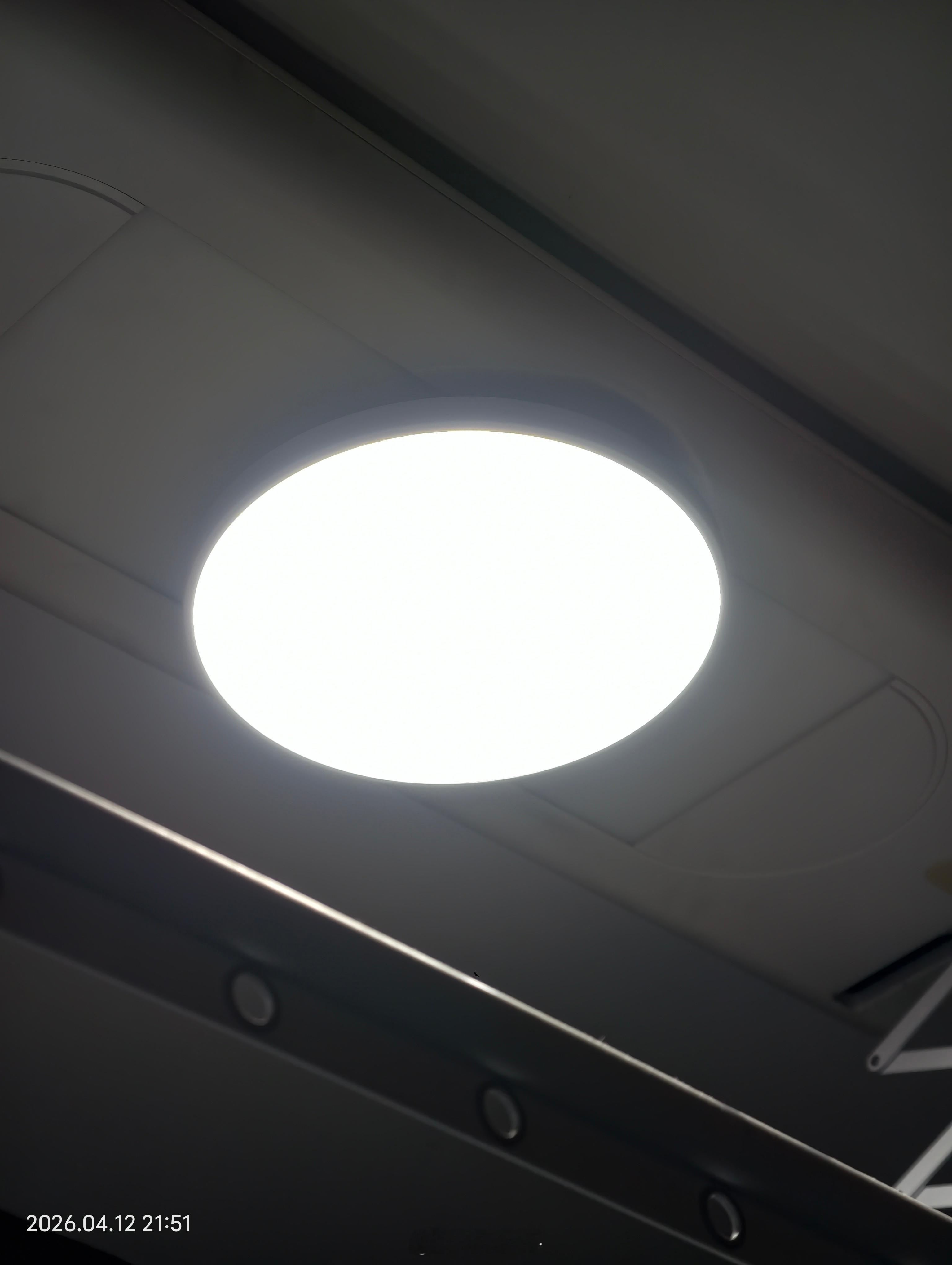 用邦先生的智能晾衣架6年了，发现平板灯亮度只有原来的10%，还是不是一闪一闪的，