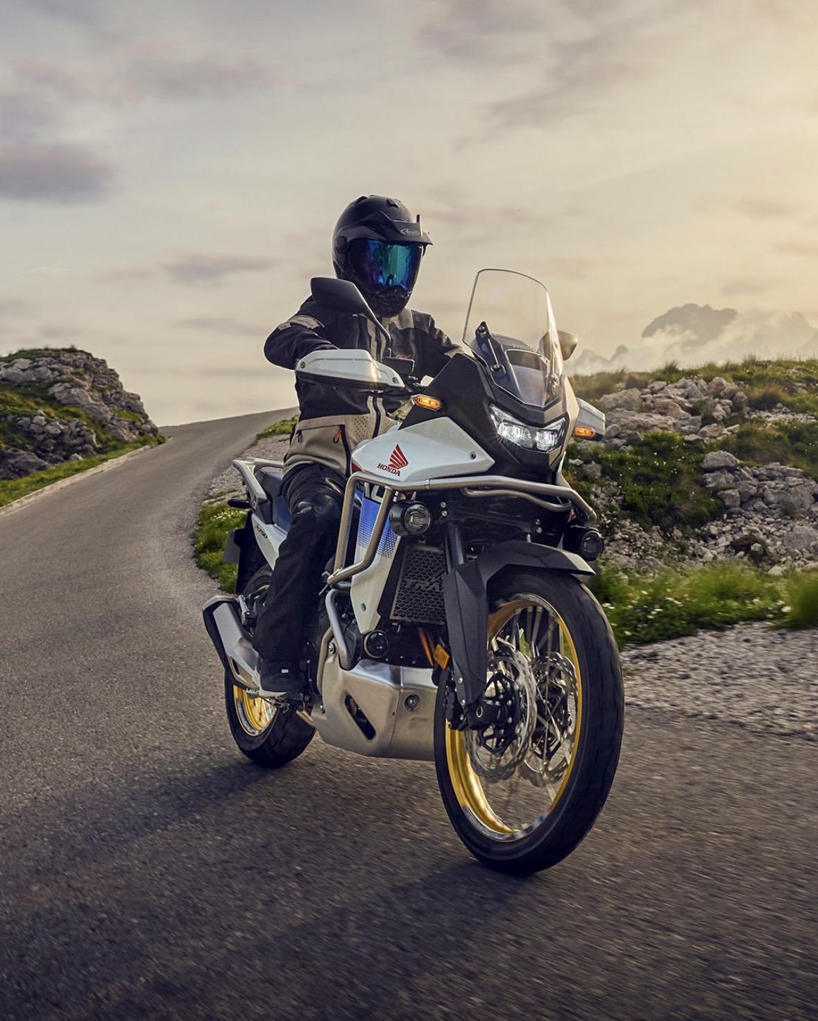 把曾经的热爱再度点燃
将未完成完成的蓝图接着涂满

一个人最好的状态
就