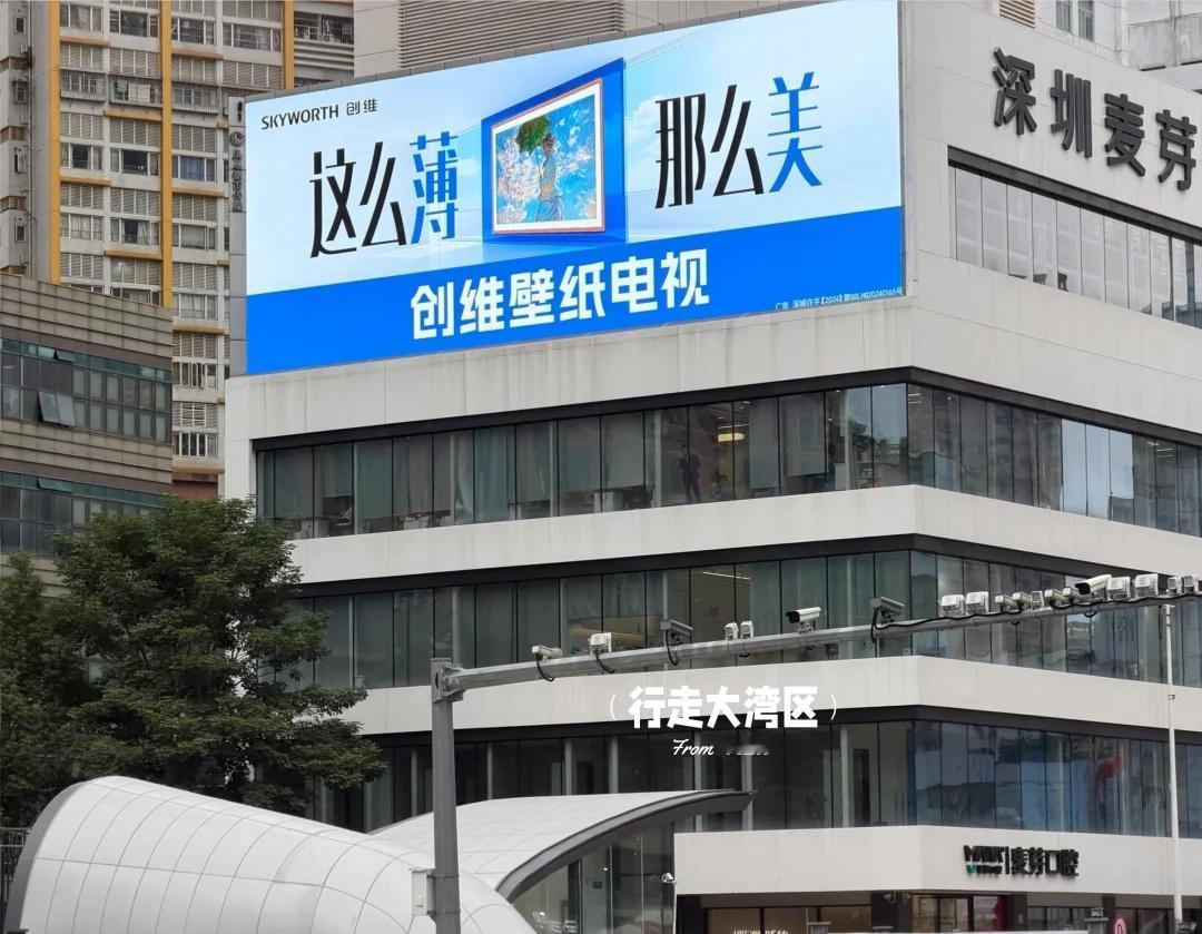 外观酷似飞机引擎的深圳地铁湖贝站新出入口
这个设计还挺特别的[赞]
另外我发现深