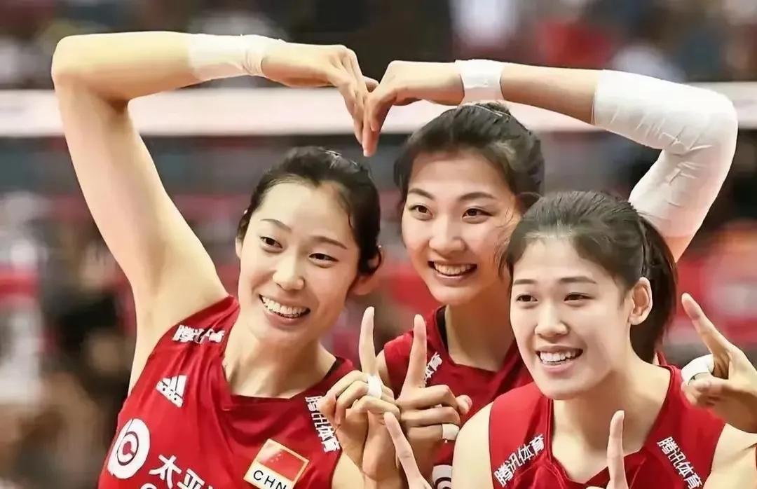 [[大笑][比心][给力]中国女排🇨🇳3：0完胜泰国队[给力][比心][大笑
