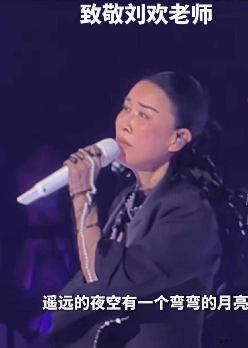 我朋友昨天抑郁了一天。
她突然说她抑郁了，
我还不相信。
她说是不是把我吓到了。