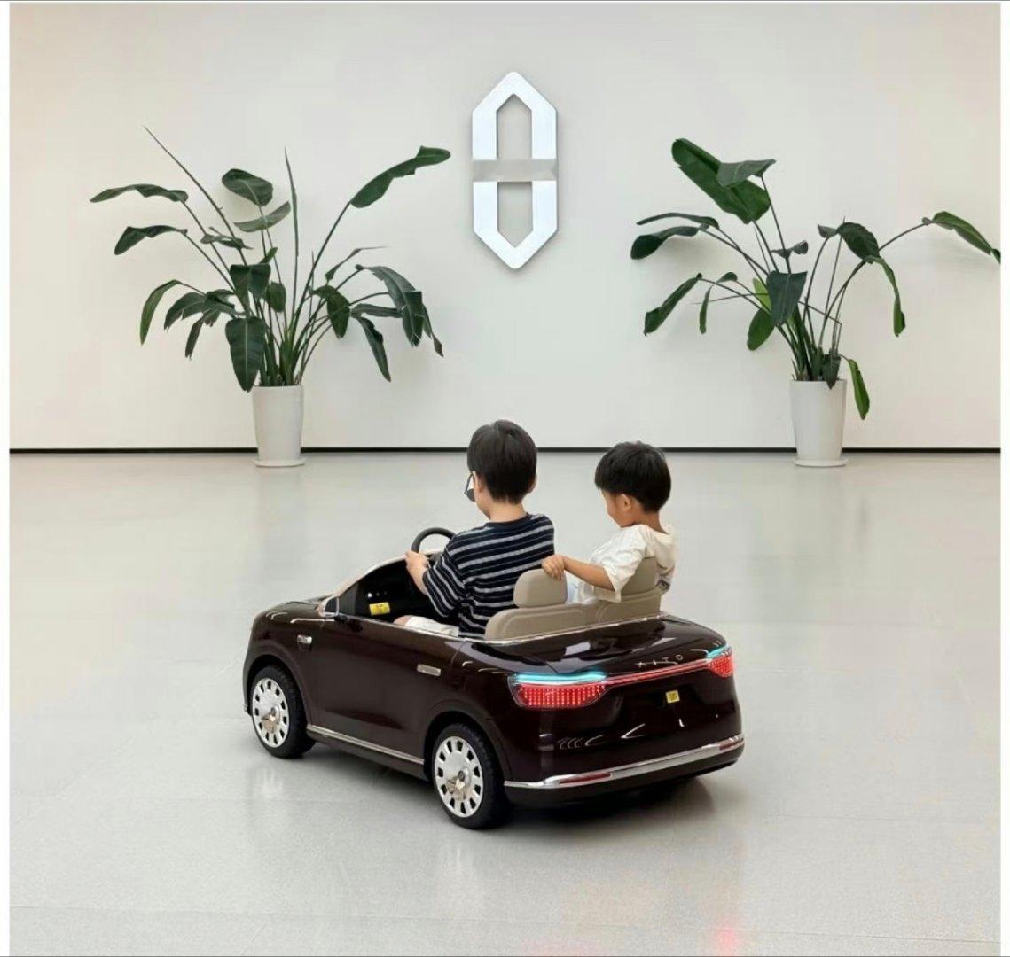 问界儿童车即将上市幼稚园小盆友的第一台问界，年轻人会喜欢选问界吗？ 