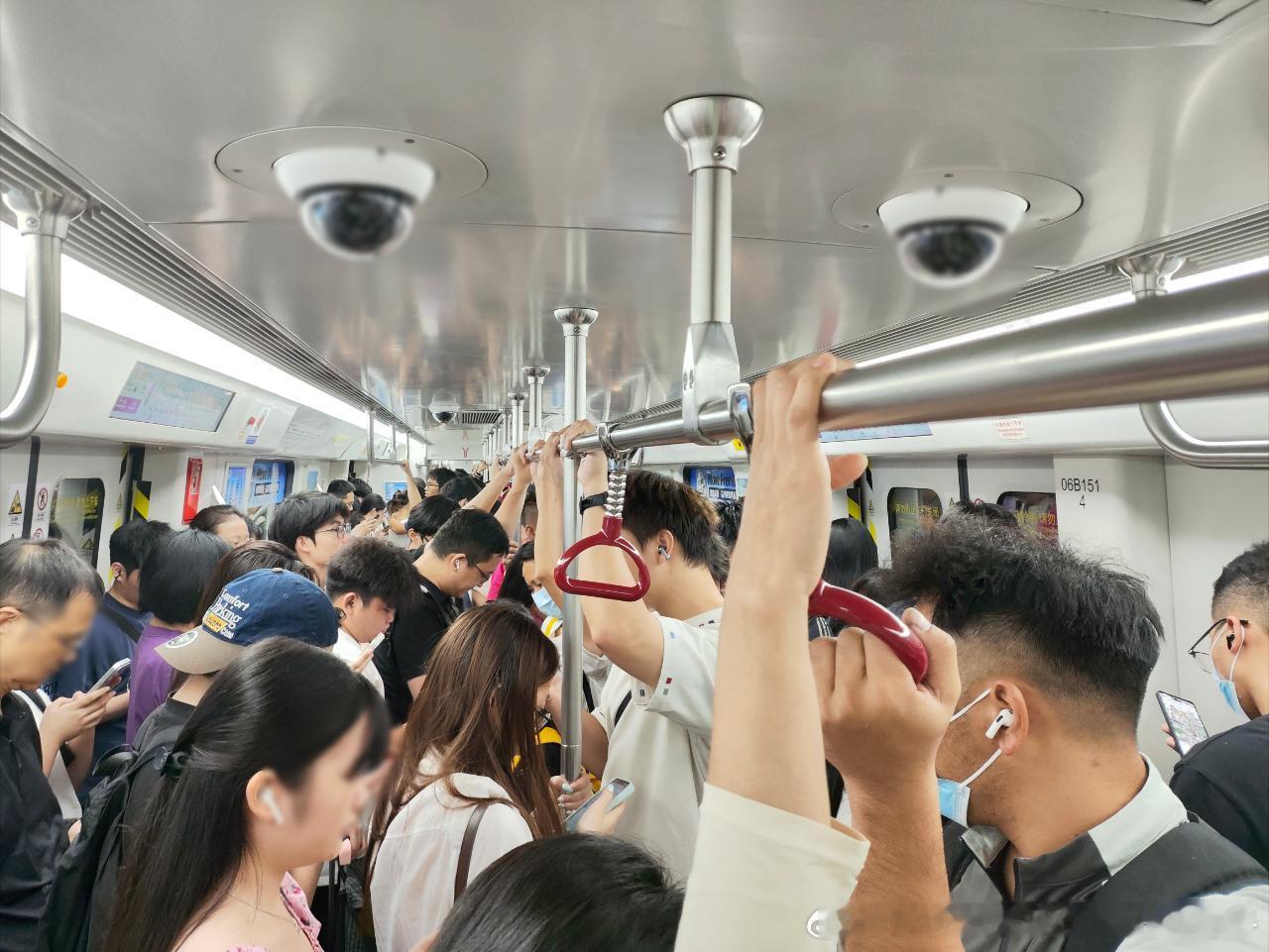 广州地铁网友：2026年9月14日（周一，广州多云间阴，有雷阵雨，25-33℃）