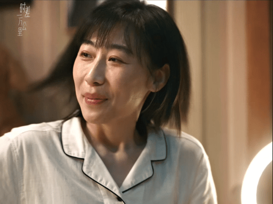 疼老婆的人背后一套表面更是一套付玉东的宠妻双标：表面接梗嘴强，背后撑腰最强 