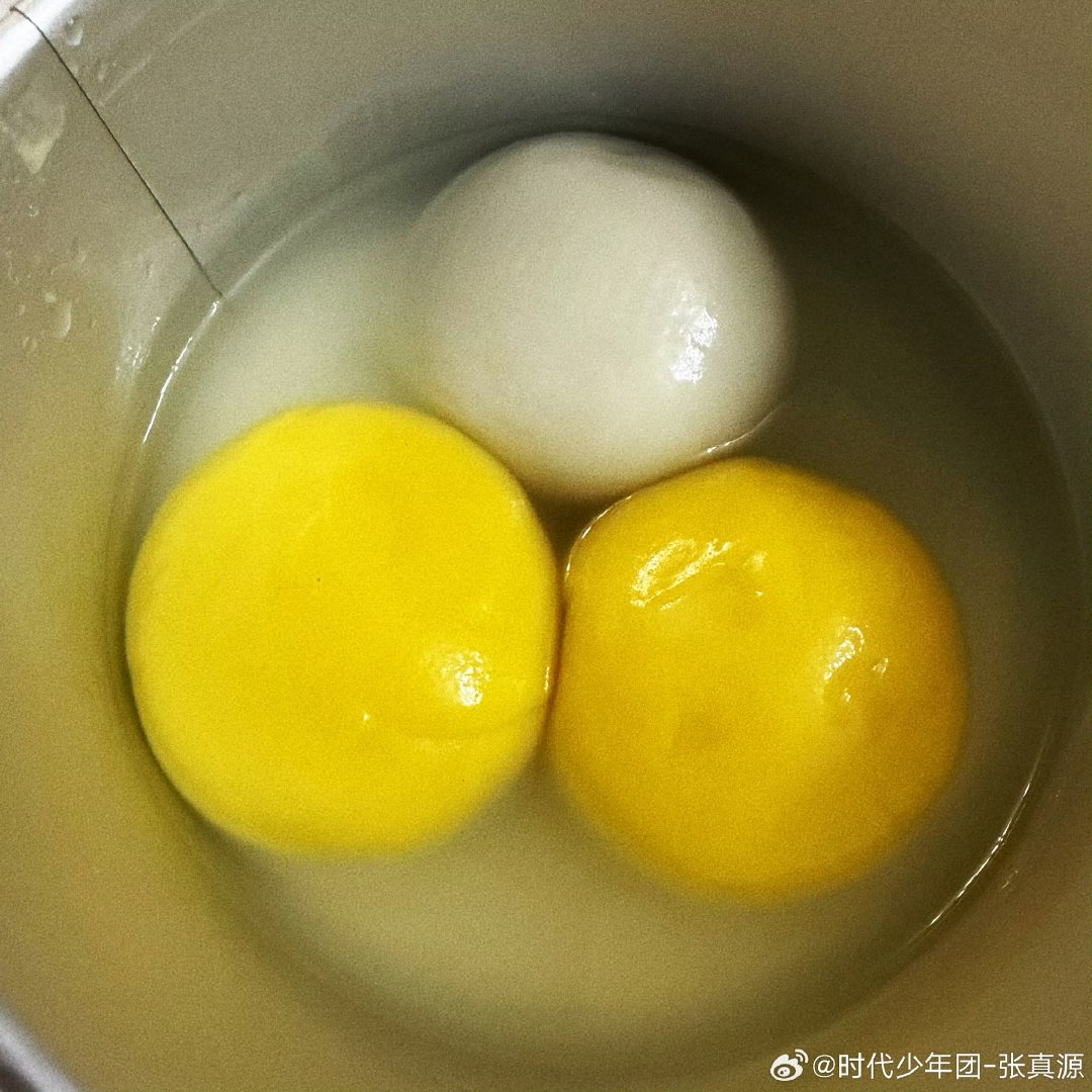 张真源今日加餐三个汤圆张真源元宵节加餐张真源元宵节加餐，赞赞赞 