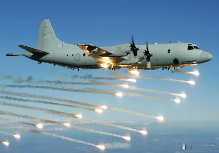 澳方又来搞事情了！10月20日，澳国防部称其海上巡逻机在南海演练时，中方军机近距