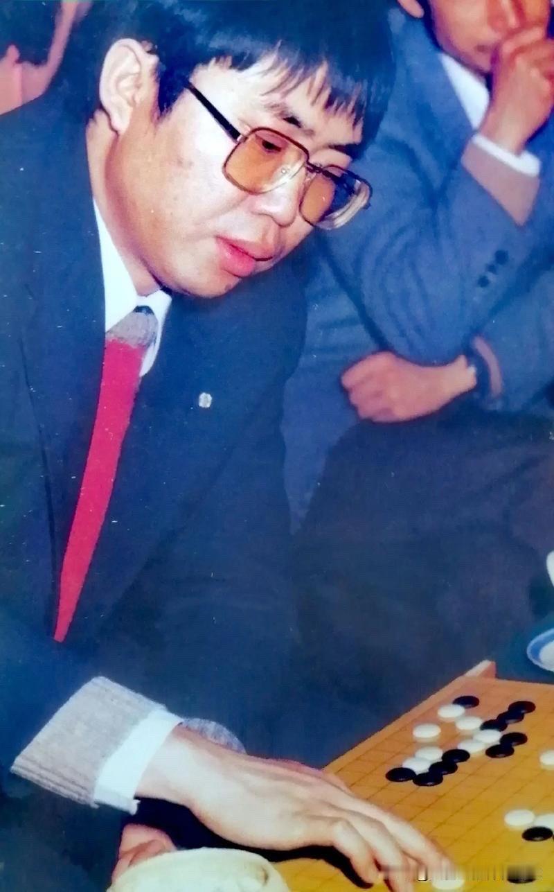 惊闻棋圣聂卫平先生仙逝，中国体育界痛失一座巍峨丰碑，天地同悲，棋枰失色。先生一生