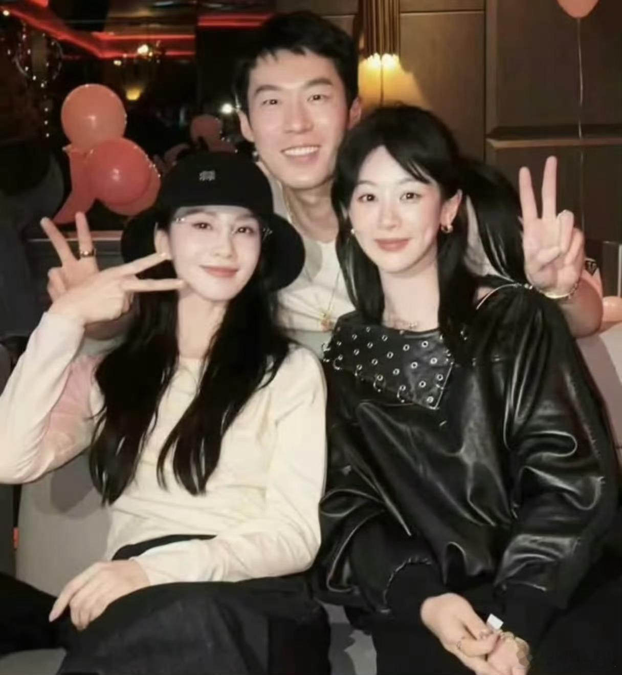 刘诗诗杨紫的友谊 经纪人和刘诗诗参加杨紫生日会合照🈶原来刘诗诗杨紫经纪人是同一