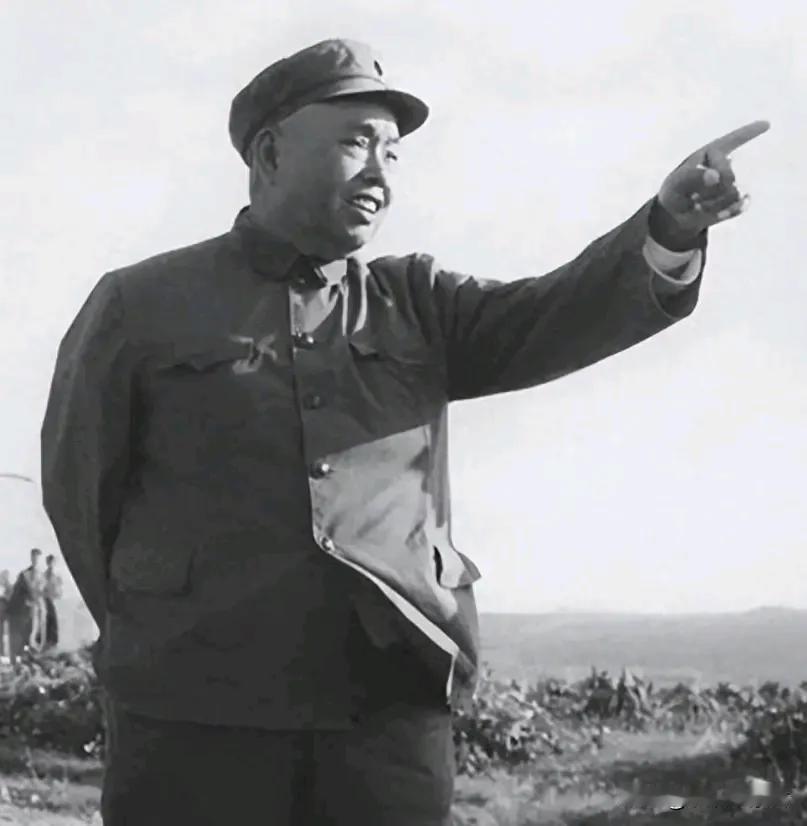 陈庚和许世友的第一次见面，竟然是在训练场上被挑战。
1931年，年仅26岁的许世