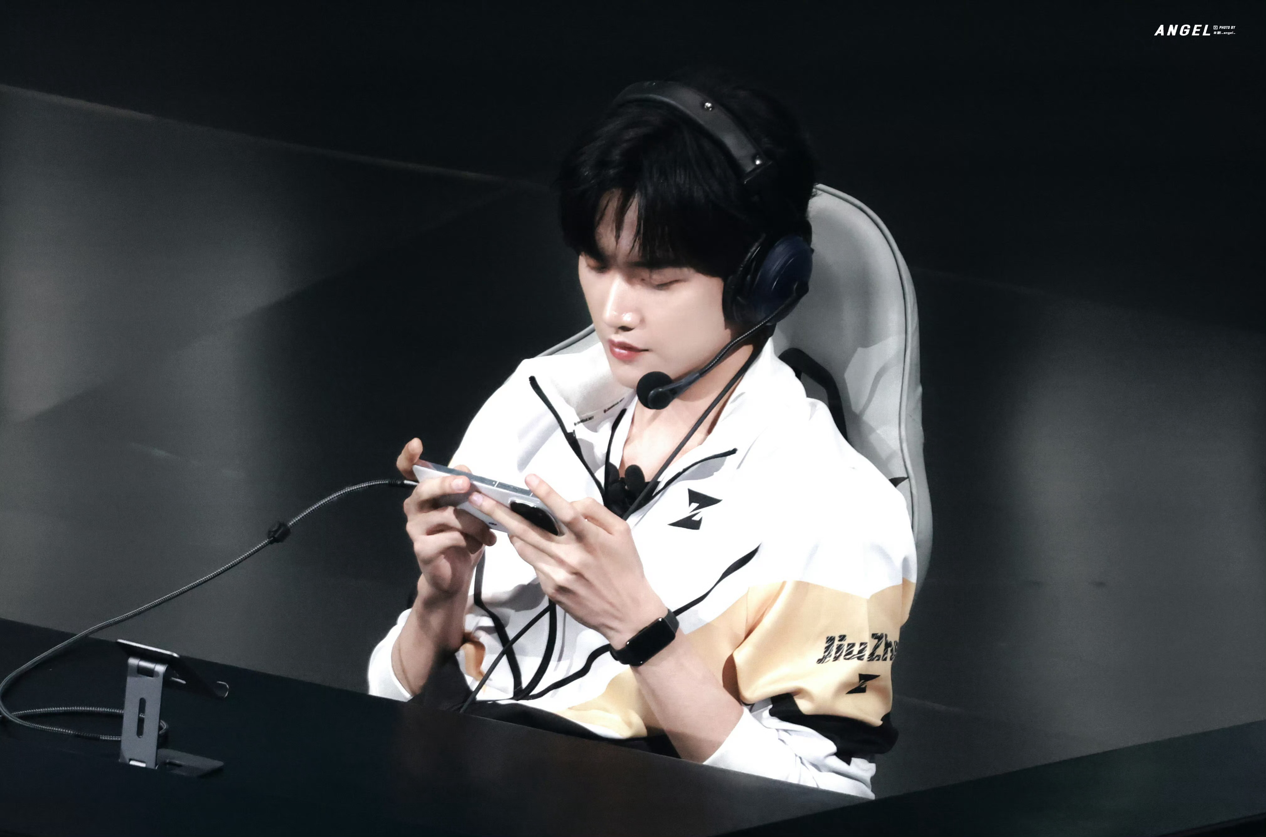 周柯宇，天选电竞男主⚡️公认野王包帅的！！期待一下三季全勤选手小周的精彩表现✊?