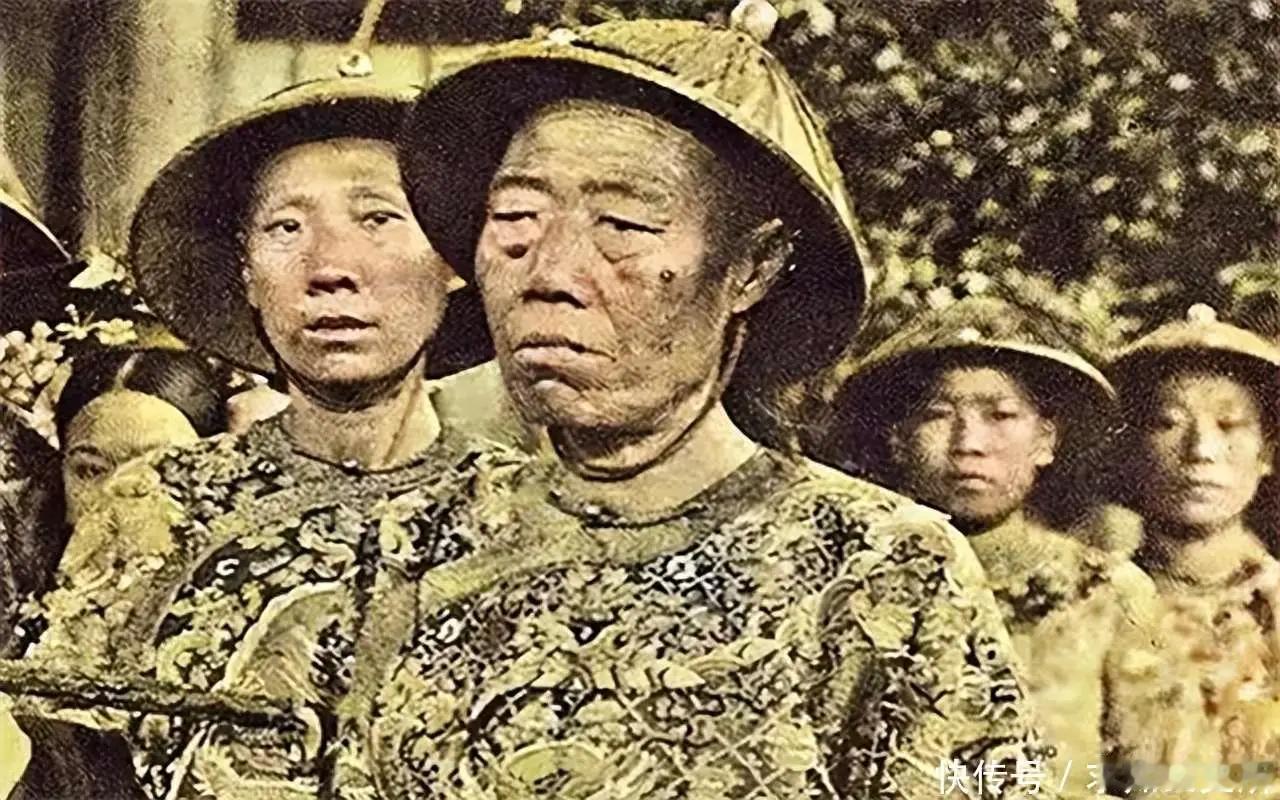 1908年，慈禧太后死后，李莲英便失去了最大的靠山。

为慈禧守孝100天后，李