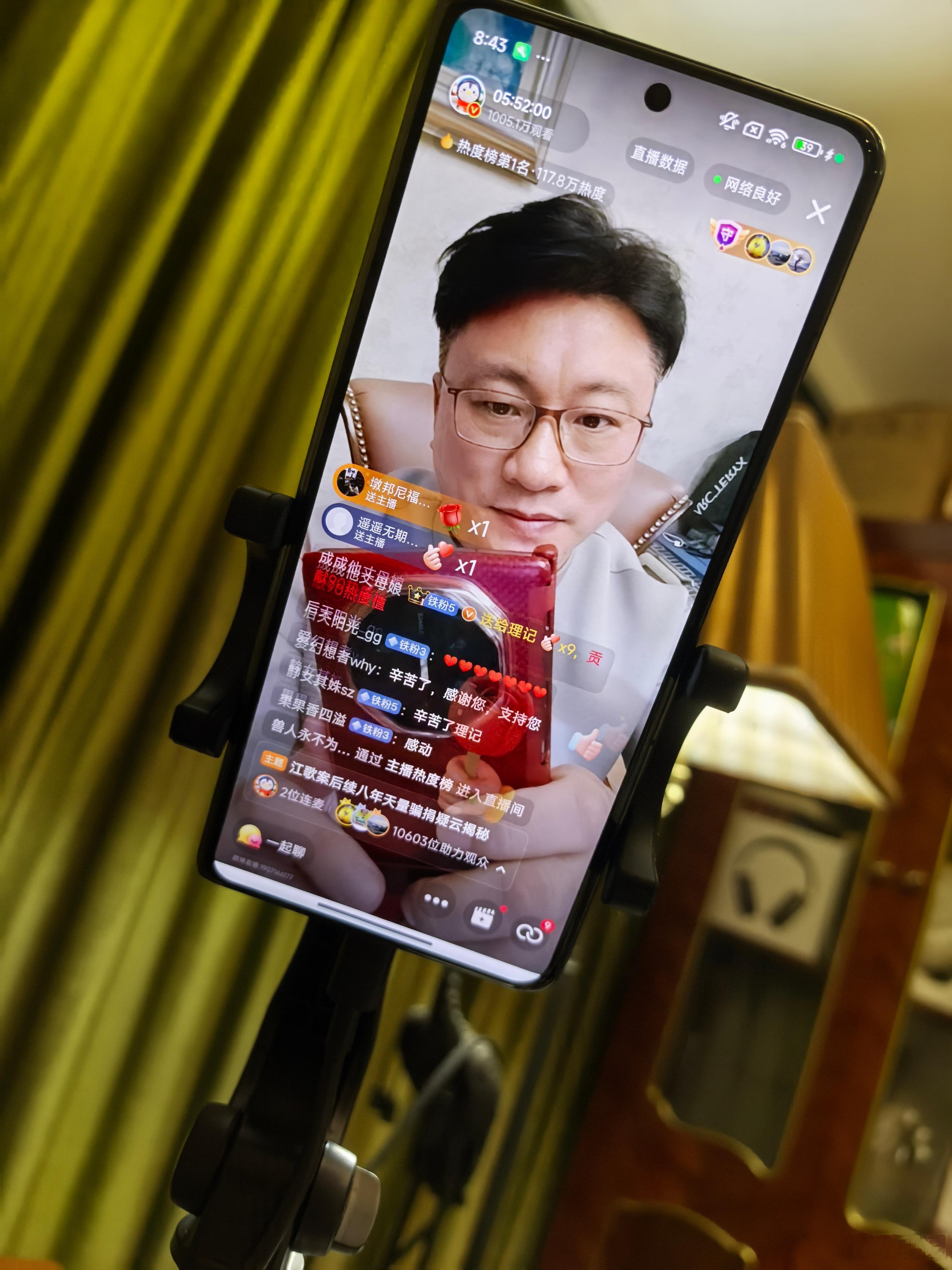 观看1006.2万，直播5小时54分20秒，总热度118万。感谢大家的陪伴。 