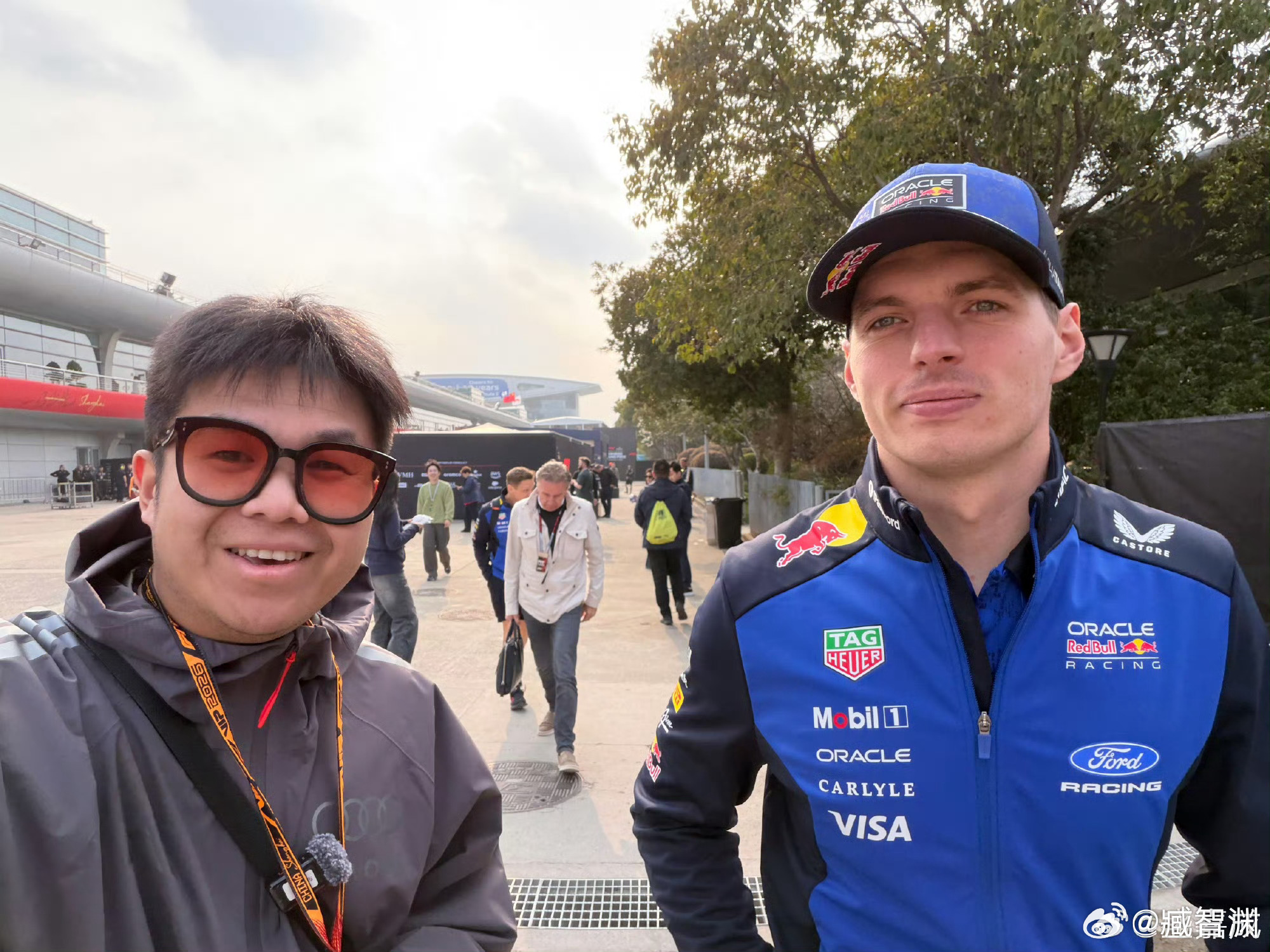 维斯塔潘退赛感谢帮我传递一下合影我潘这一场太惨了。 上海·上海国际赛车场-旅游景