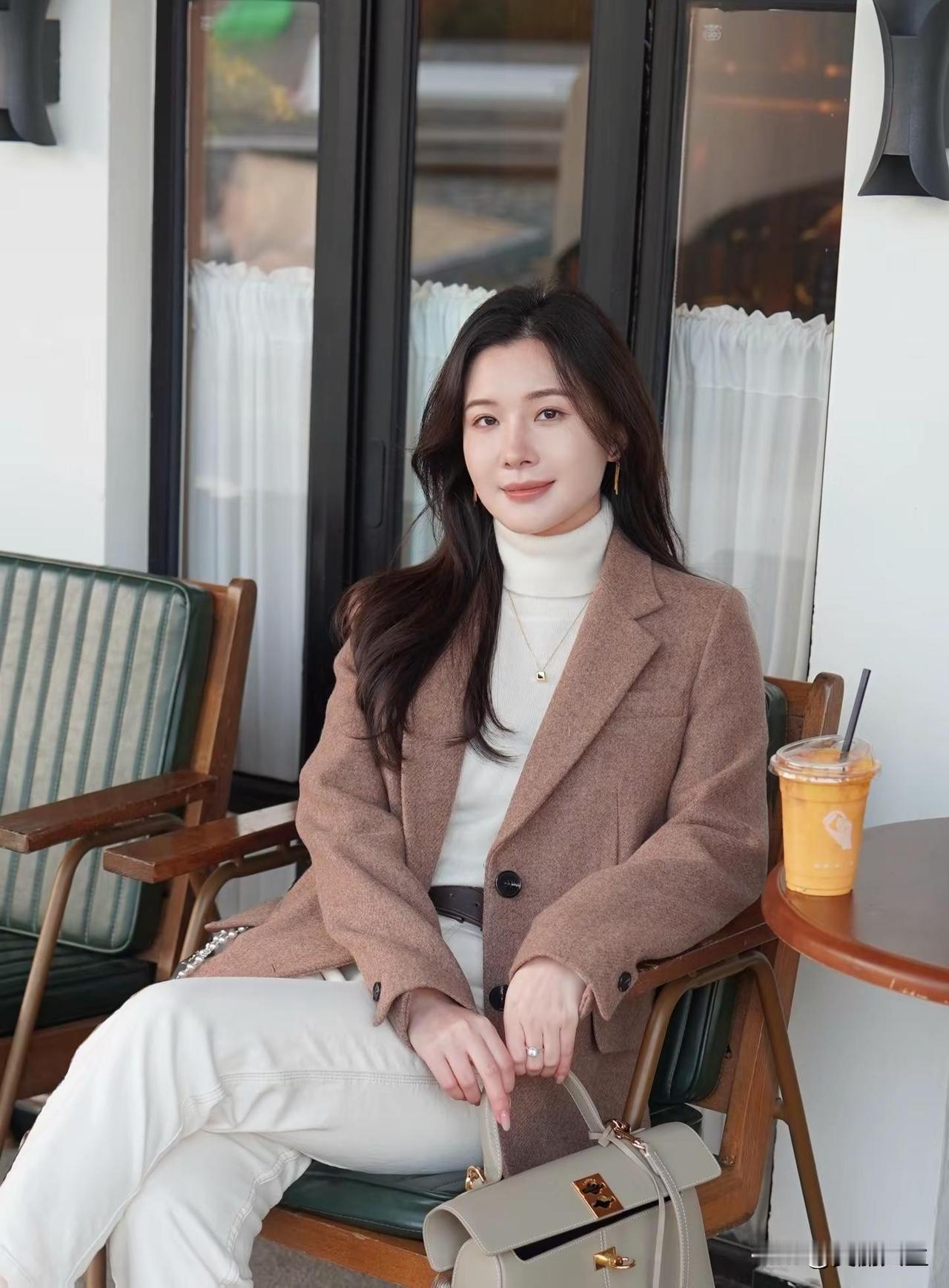 Victoria Harbour
繁华世界里的片刻享受