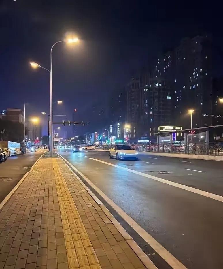 今天就是7月30号了。
我奉劝各位一句：从中午到下午六点之前，能不出门，就别出门
