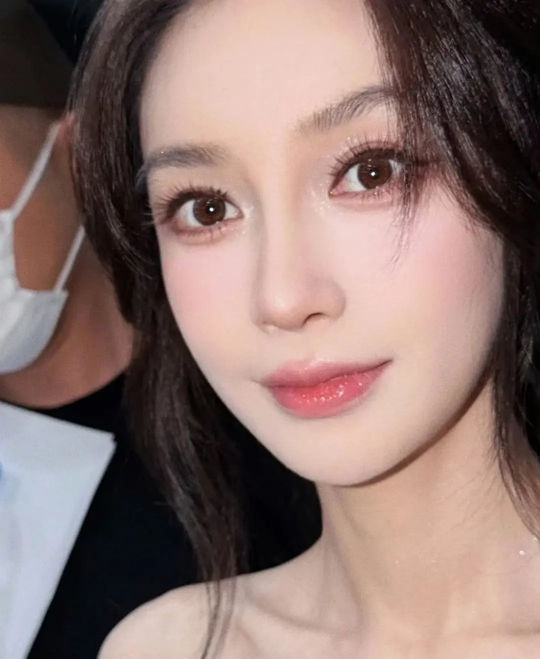 杨单给ab化的妆，很漂亮有点眼前一亮的感觉 