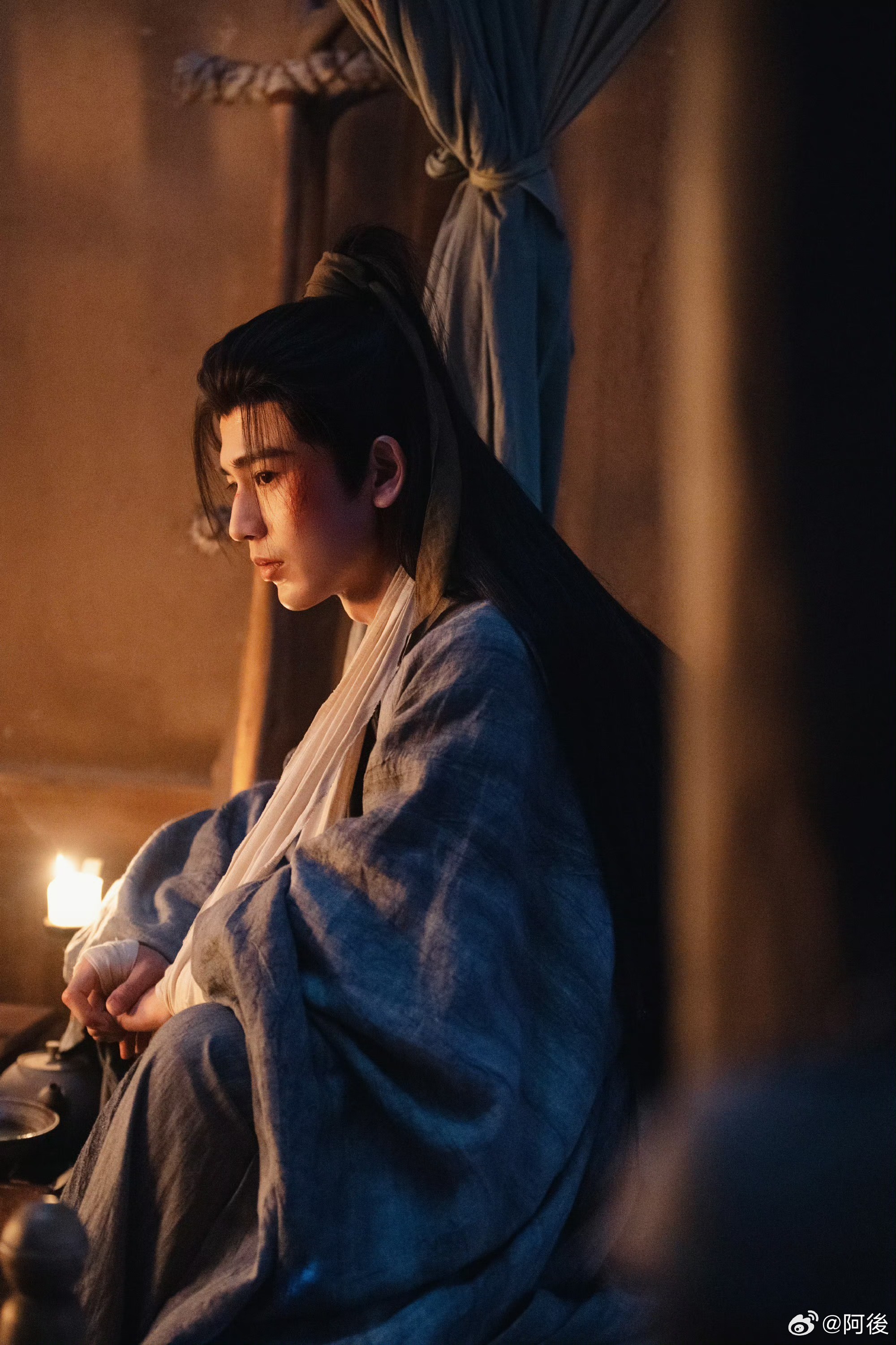 张凌赫这种帅哥演戏装脆弱最狠了 谢征面对对手时太带感了😤，即便伤病未愈、身形单