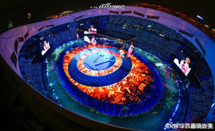 张杰表达爱传递爱 鸟巢演唱会现场爱意拉满，歌声一响就有求婚名场面，这就是音乐最动