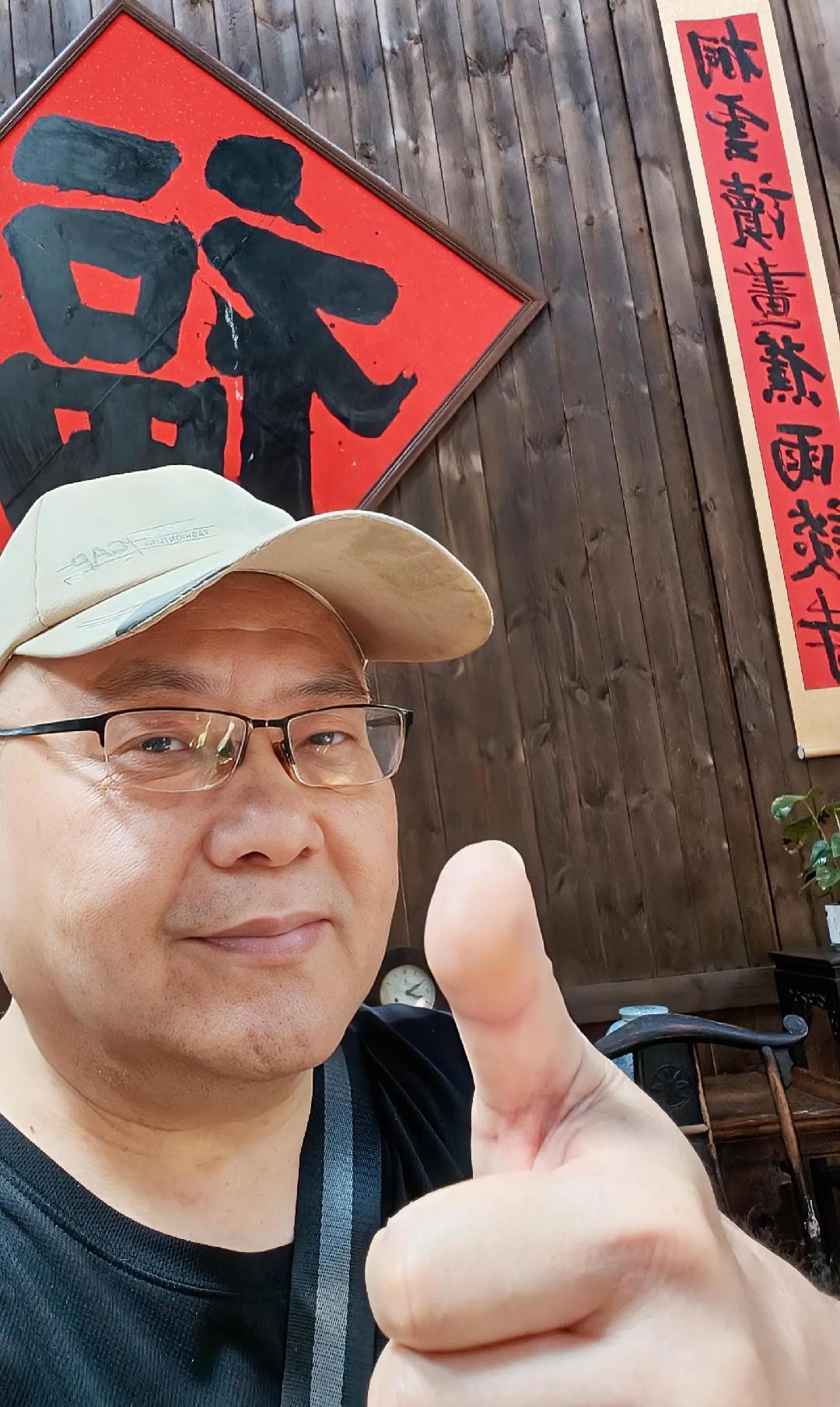 近来一段时间，有很多网友给我私信，还有的在直播间不停的劝我，

老王，现在自媒体