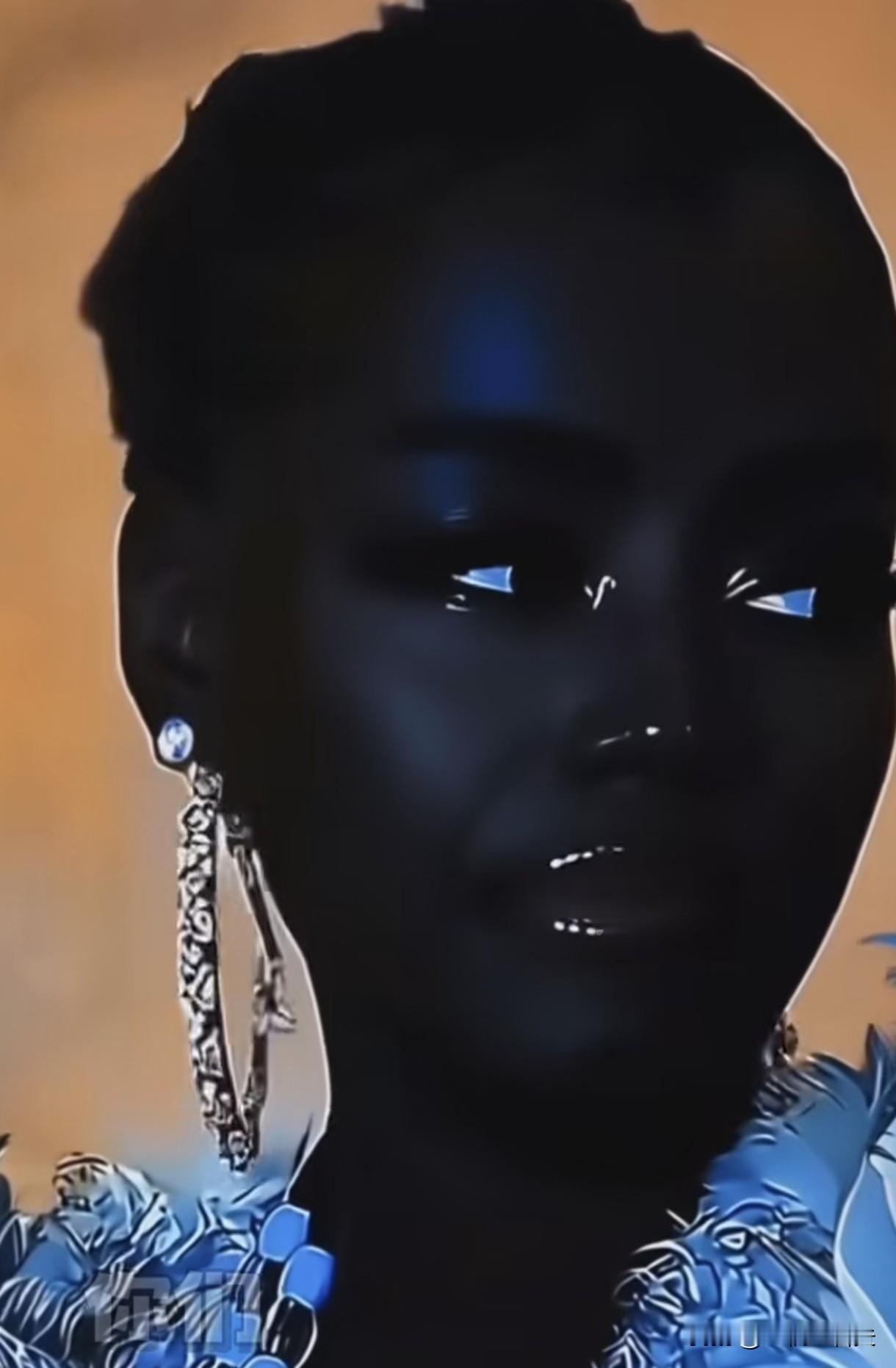 《爱不分国界》
       黑珍珠人美歌甜，普通话佳，心地善良，爱中国，爱吃中