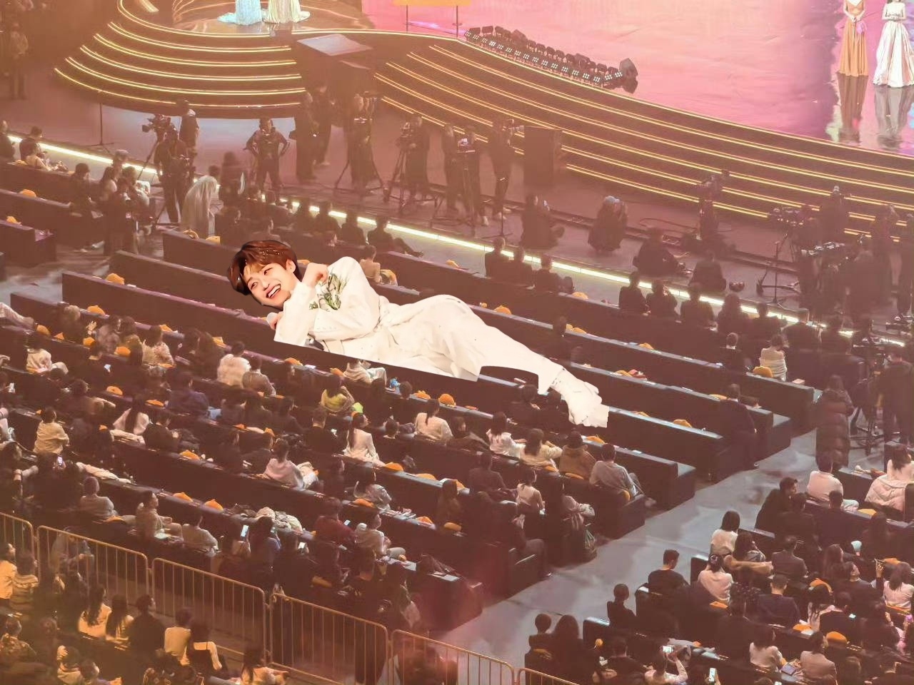 微博之夜都不坐是吧 那我带郑朋躺下了 