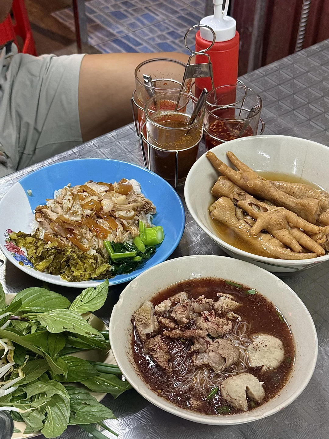 普吉岛！！巨好吃的小破摊！！人均10r。。。。