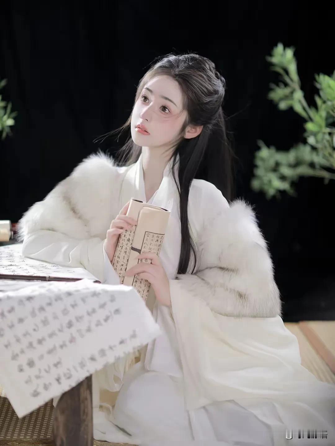 取舍
文/时光静语

风吹树摇
光影之间 起起落落
月圆月缺
清风拂面 坦坦荡荡
