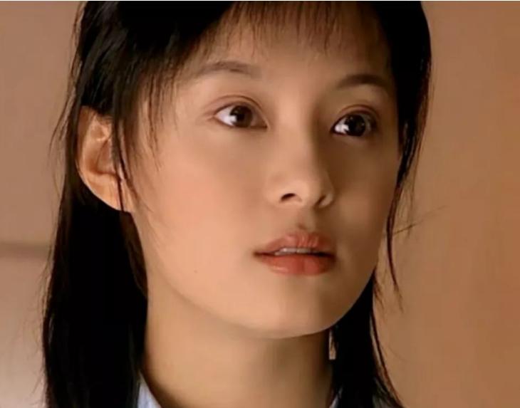 “每月就给我500块，资助不起装什么大佬！”2006年，贫困大学生向某某在网上发