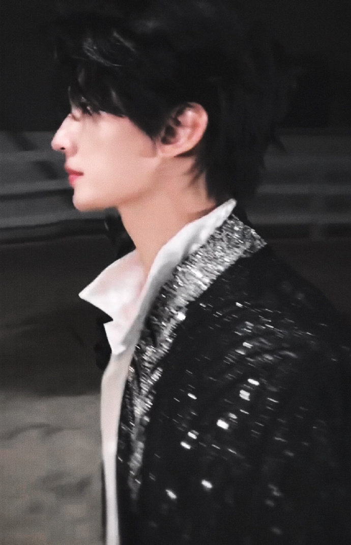 杨洋金V变橙V 杨洋不发不行 杨洋金V变橙V，杨洋不发不行，直接po了三张黑马王