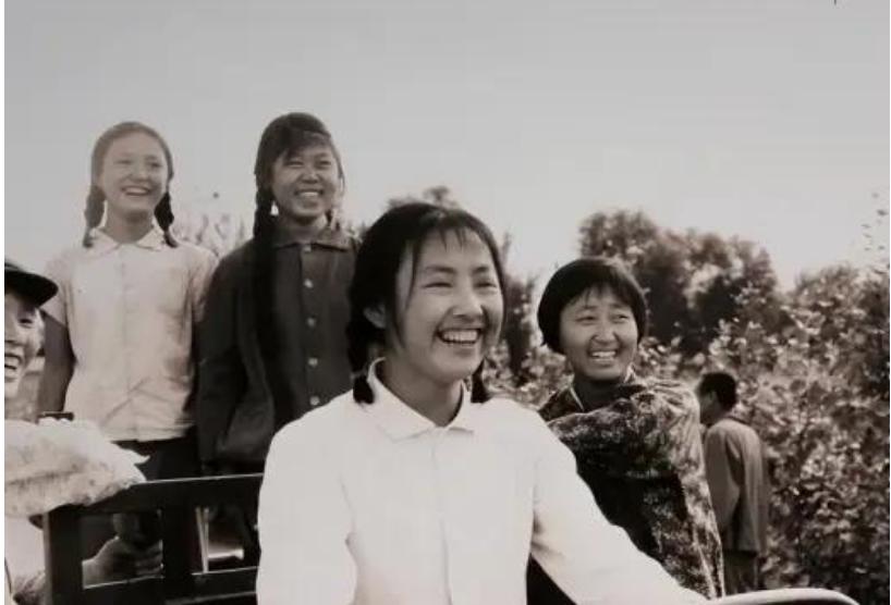 1968年，21岁的女知青廖晓东，嫁给了一贫如洗的老光棍。新婚夜，廖晓东一脸娇羞